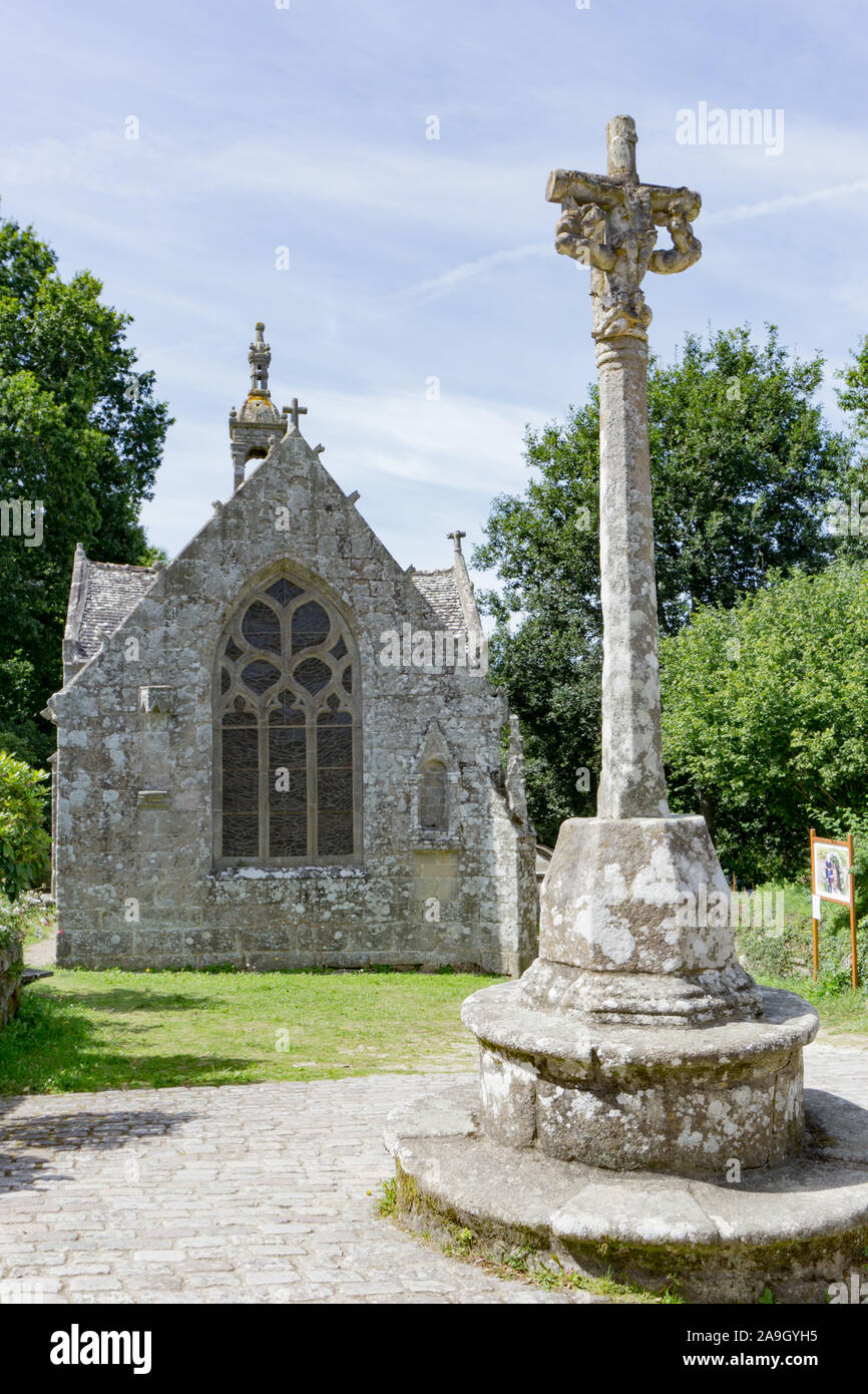 Locronan, Finisterre / Francia - 23 Agosto, 2019: la Cappella Notre-Dame-de-Bonne-Nouvelle in Locronan village in Bretagna Foto Stock