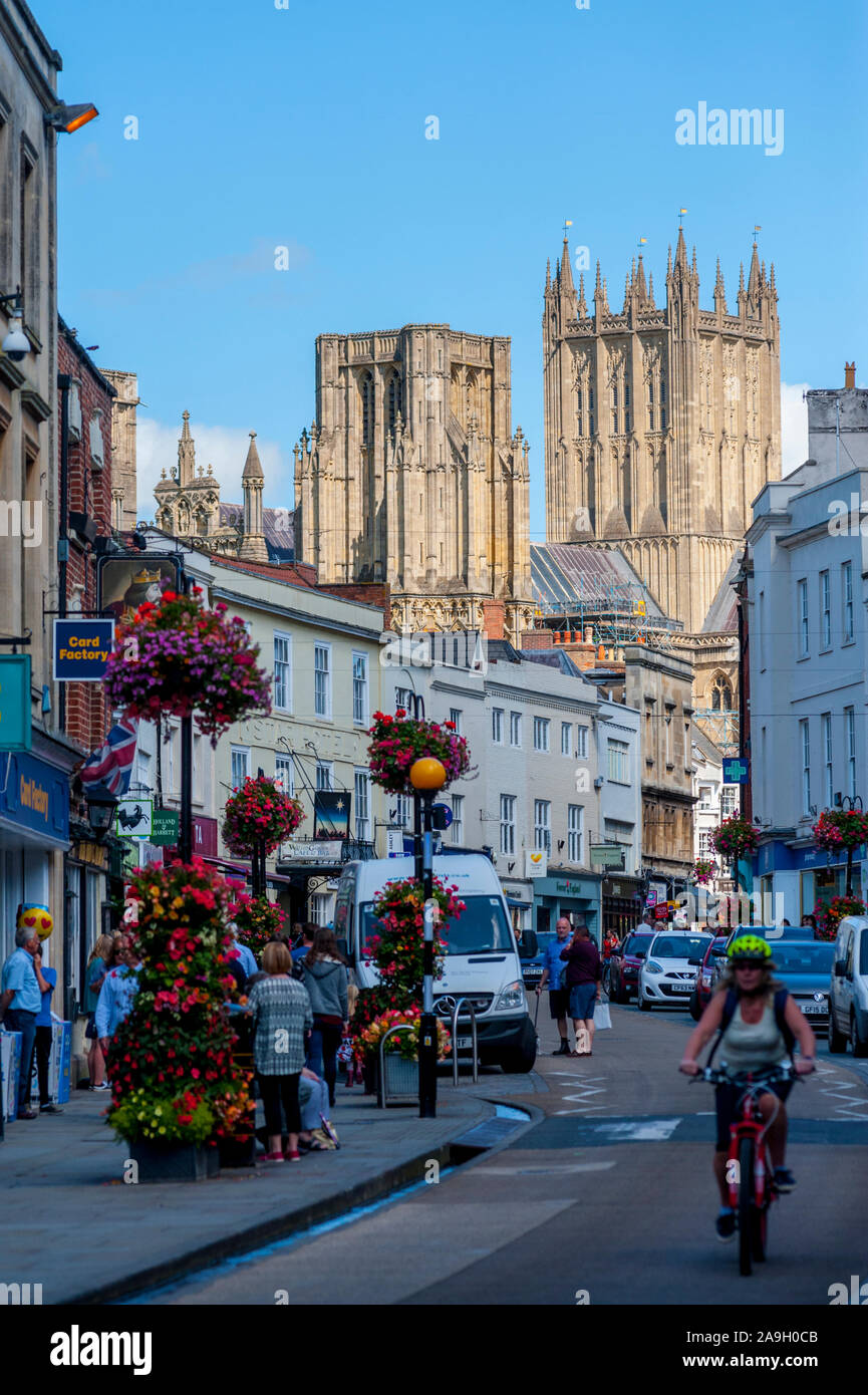 Le torri della Cattedrale di Wells da High Street Wells Foto Stock