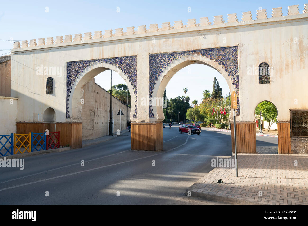 Fez, in Marocco. Il 9 novembre 2019. Una vista del Bab Riafa city gate Foto Stock