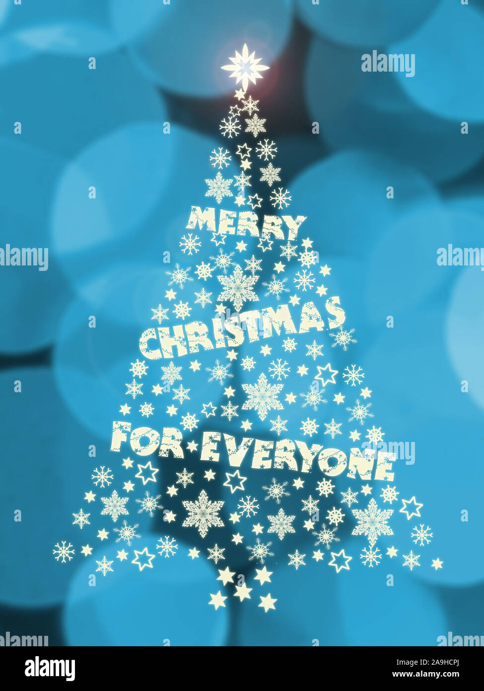 Illustrazione dell albero di Natale la decalcomania con saluti stagionale sul bluastro sfondo bokeh di fondo Foto Stock