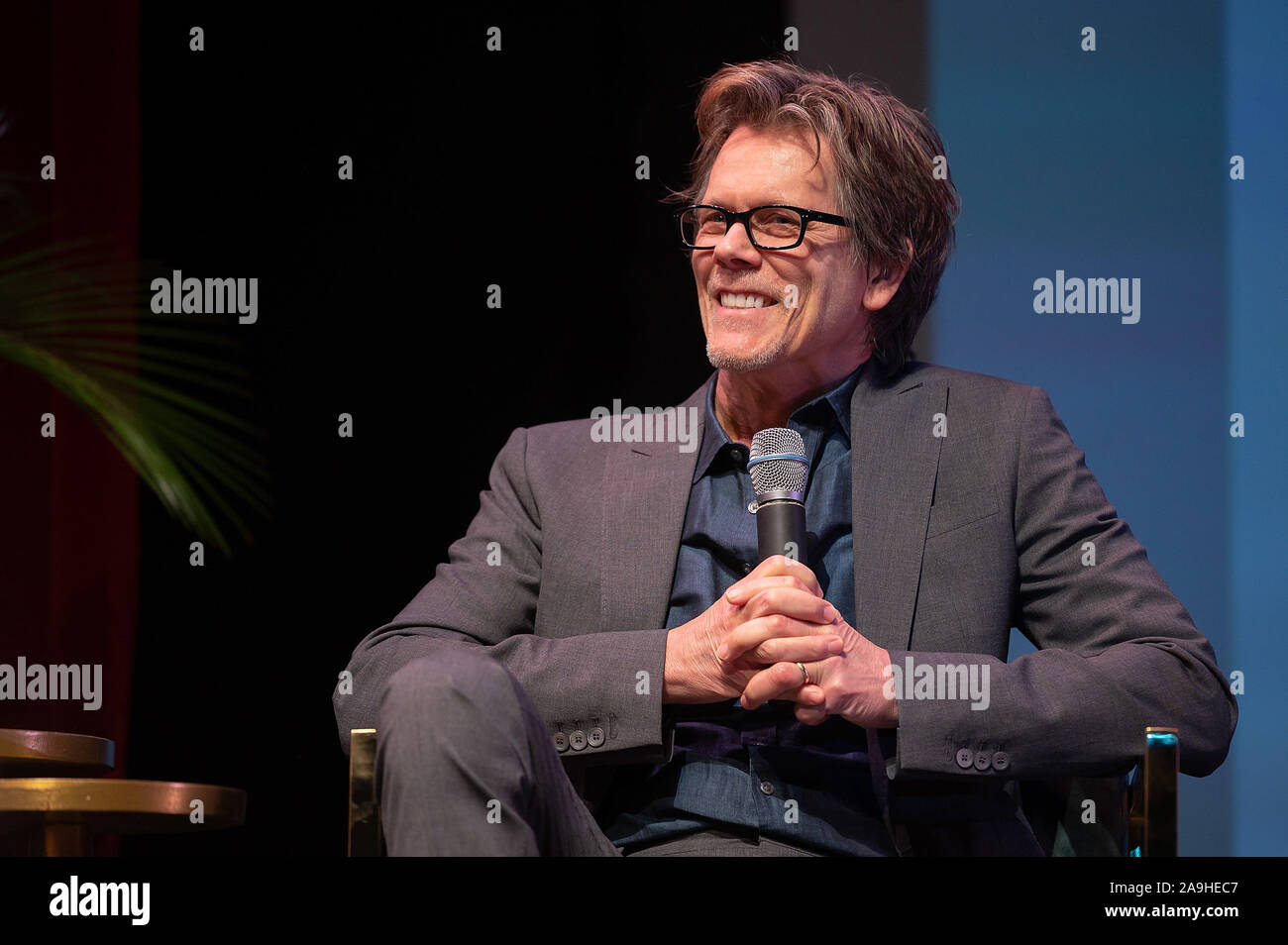 NAPA, CA - novembre 14: Kevin Bacon parla sul palco durante la Napa Valley Film Festival Celebrity omaggi al teatro Lincoln su Novembre 13, 2019 in Napa California. Foto: Bob McClenahan/imageSPACE/MediaPunch Foto Stock