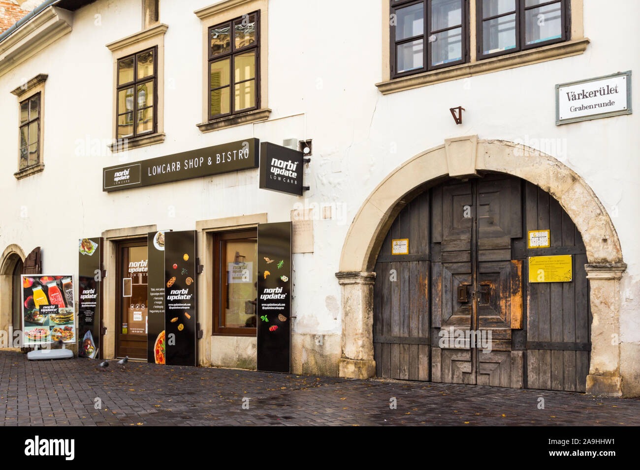Aggiornamento Norbi Lowcarb Shop & Bistro ingresso anteriore, Sopron, Ungheria Foto Stock