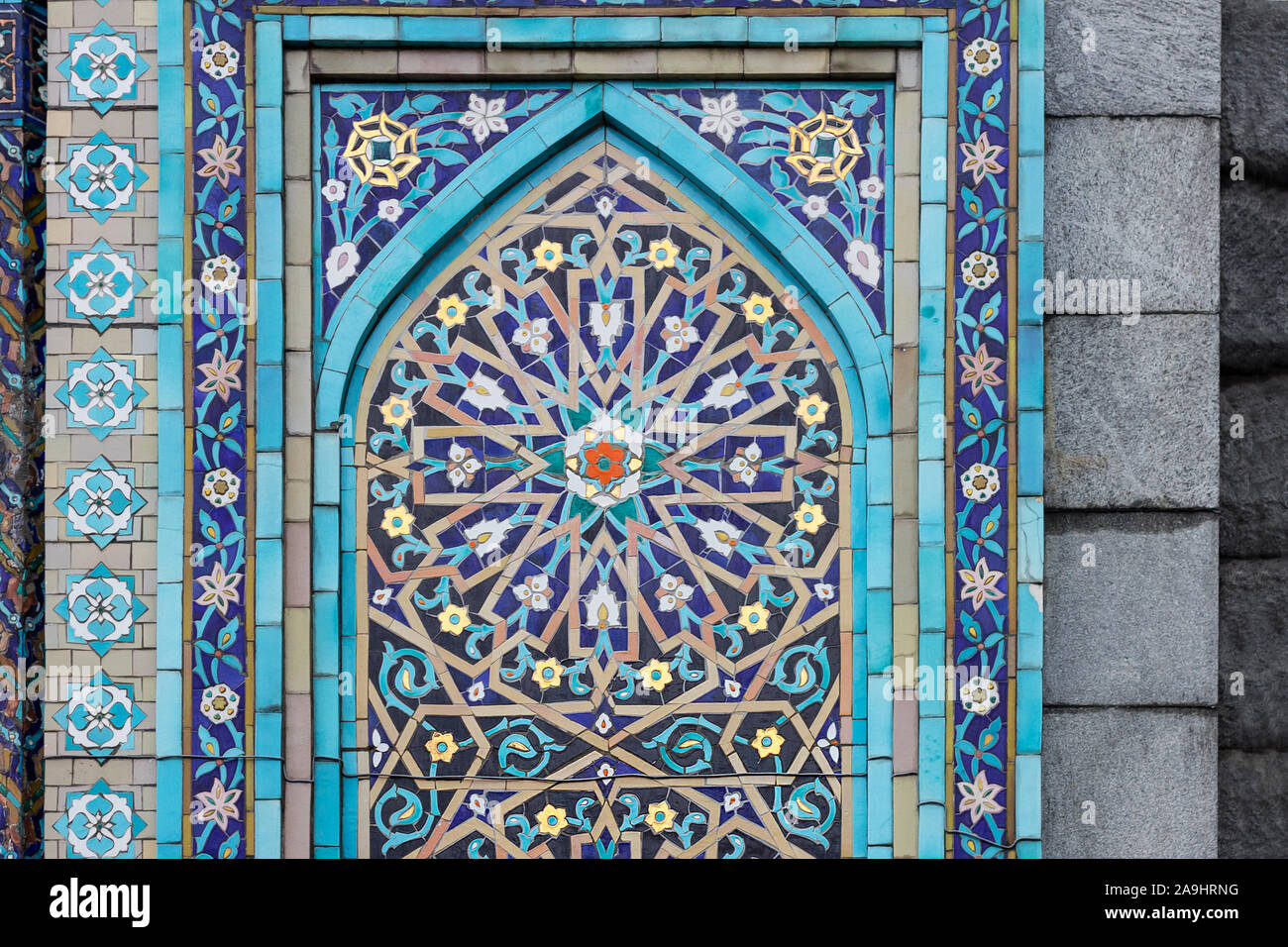 Arabesque pattern sul muro di una moschea. decorazioni ornamentali  architectural Foto stock - Alamy