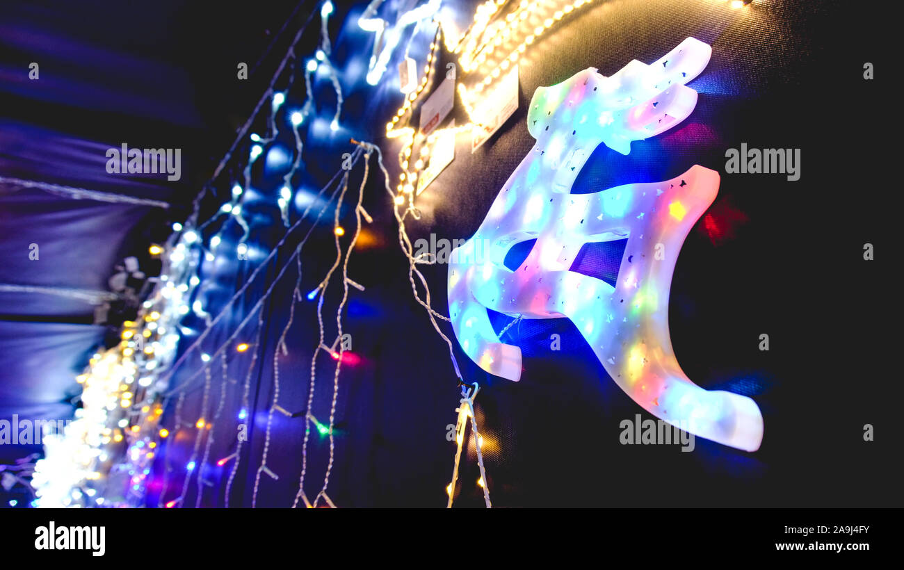 Le luci di natale renne di Natale decorazioni shop store Foto Stock