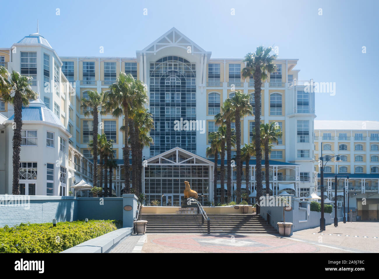 Il Table Bay hotel edificio principale e ingresso su il V & A Waterfront di Città del Capo in Sud Africa che è un lussuoso hotel a cinque stelle Foto Stock