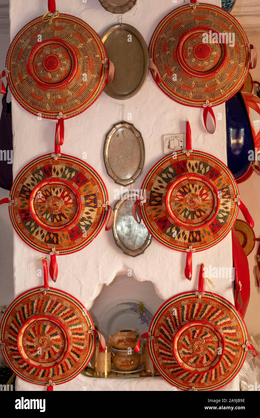 Etiopia, Est Hararghe, Harar, interni di Rewda Guest House, decor tradizionale del tessuto cesti Foto Stock
