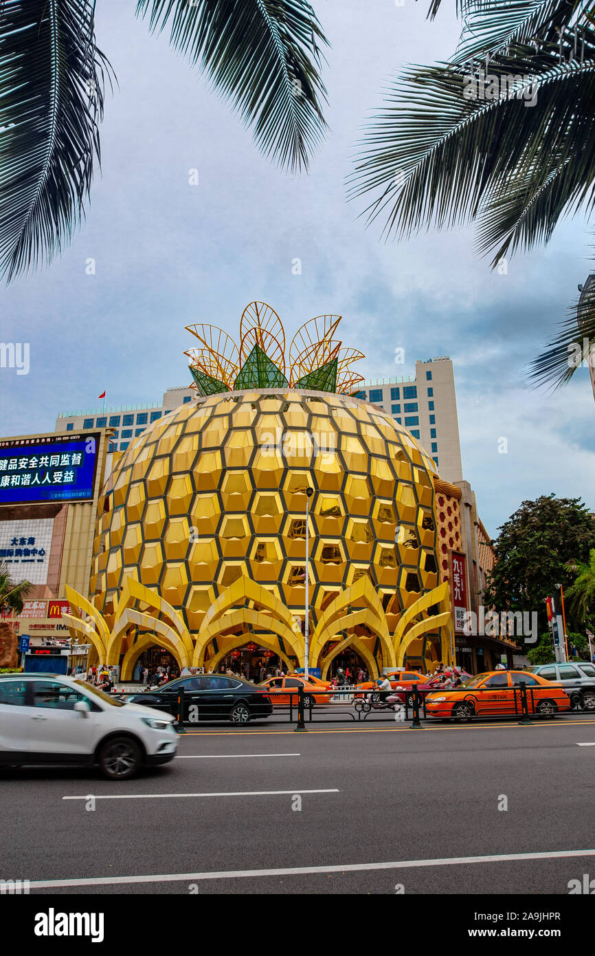 Centro commerciale originale Golden di Tropical Asia Town Foto Stock