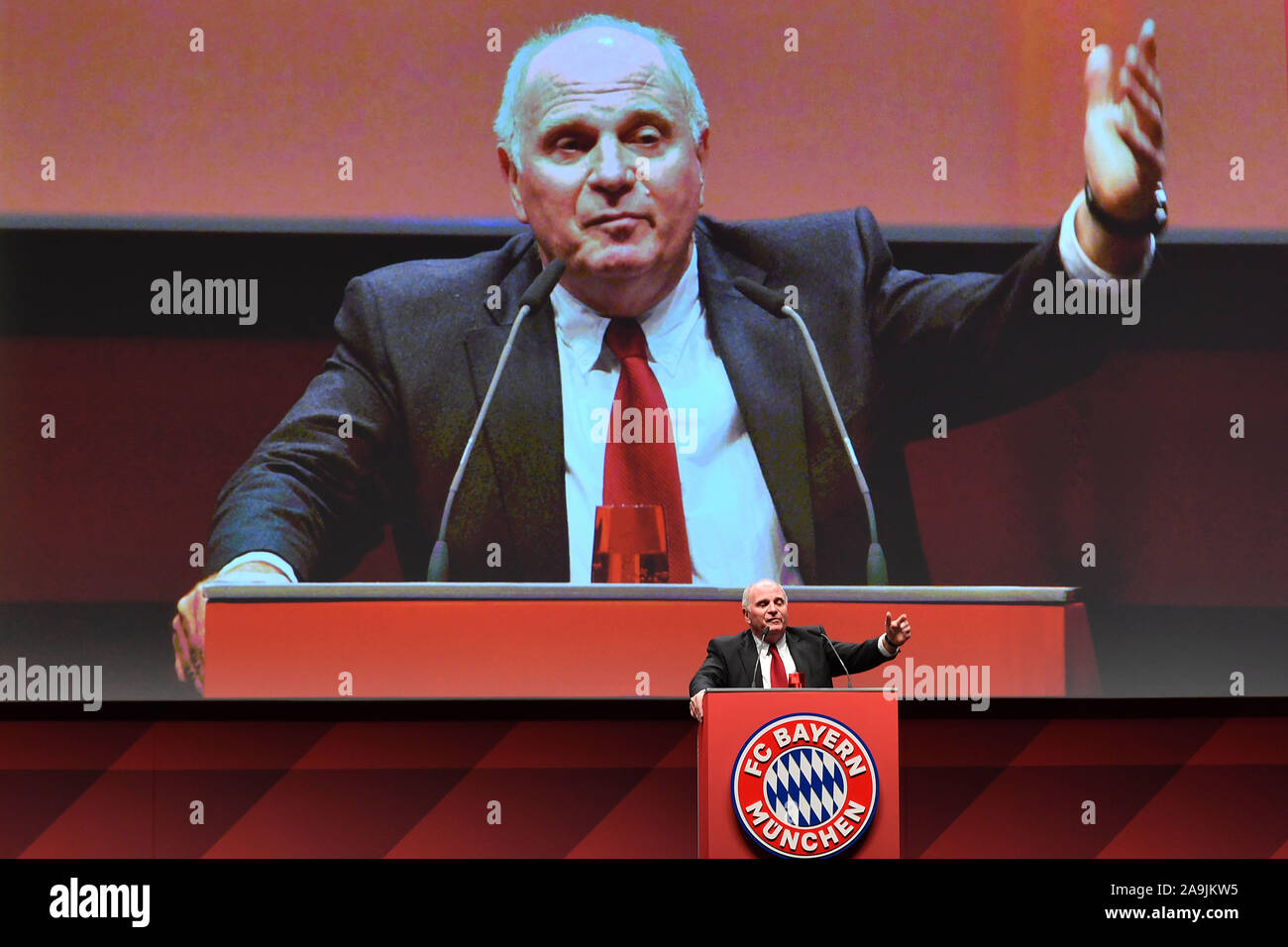 Monaco di Baviera, Germania.XV Nov, 2019. Uli Hoeness (Honess, Presidente Onorario FC Bayern Monaco di Baviera) sul podio al leggio.Uebersicht, Incontro Generale Annuale 2019 del FC Bayern Monaco di Baviera eV Il 15.11.2019. Olympiahalle Muenchen | Utilizzo di credito in tutto il mondo: dpa/Alamy Live News Foto Stock