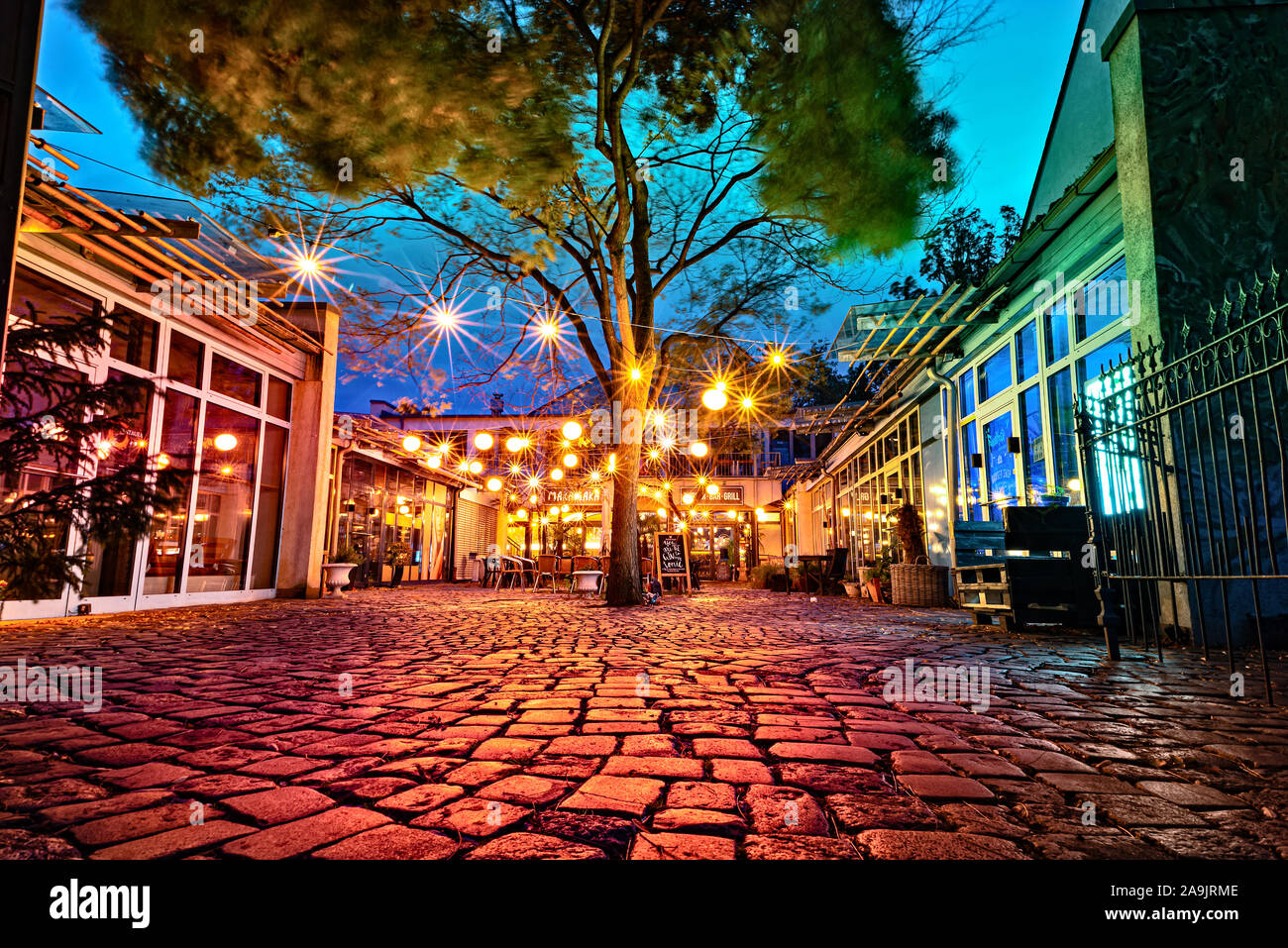 Cortile illuminato per un ristorante in Dresden Foto Stock