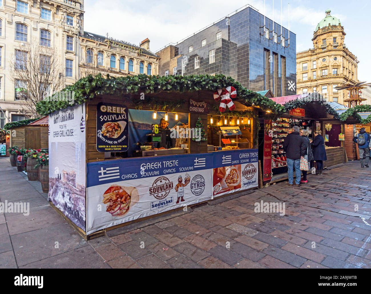 Glasgow Mercatino di Natale 2019 in St Enoch Square Glasgow Scozia con bancarelle Foto Stock