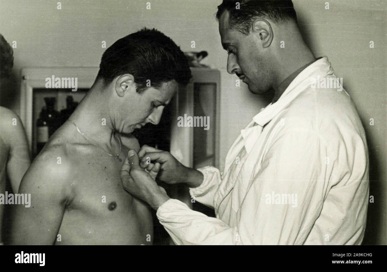 Militari di controllo medico, Italia Foto Stock