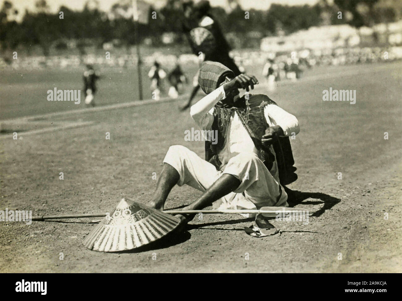 Indiano con hat e lancia Foto Stock
