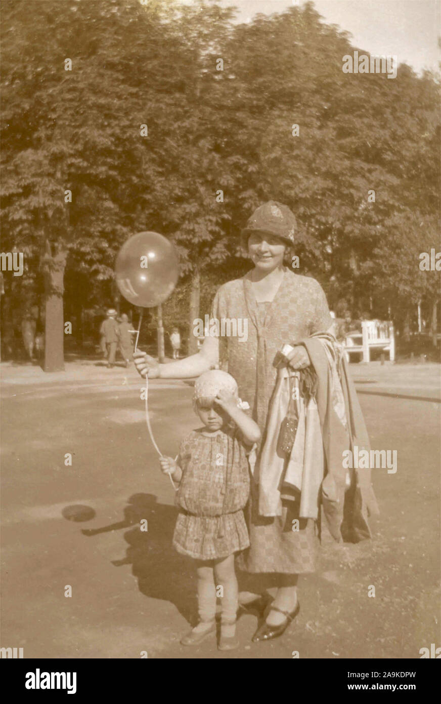 Madre e figlia con cappelli, Danimarca Foto Stock