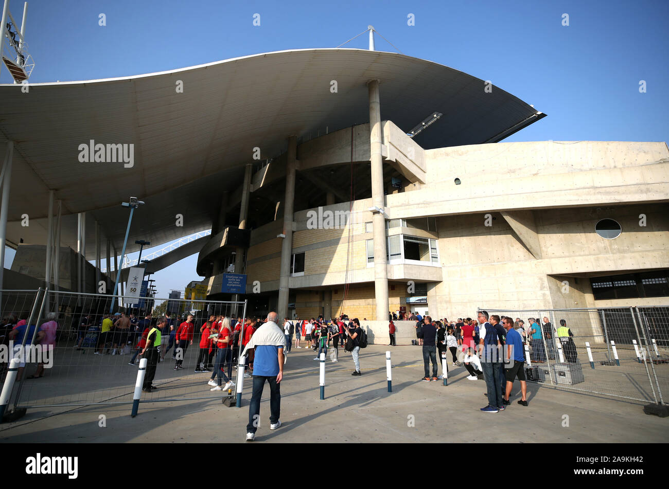 I fan di arrivare davanti a UEFA EURO 2020 partita di qualificazione al GSP Stadium di Nicosia. Foto Stock