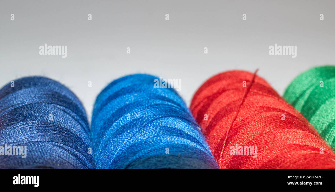 Bobina di filo di diversi colori Foto Stock