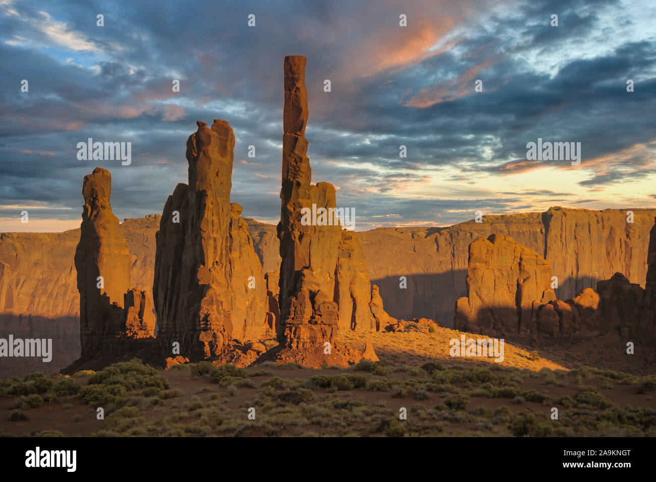 Il Monument Valley sul confine tra Arizona e Utah, Stati Uniti Foto Stock