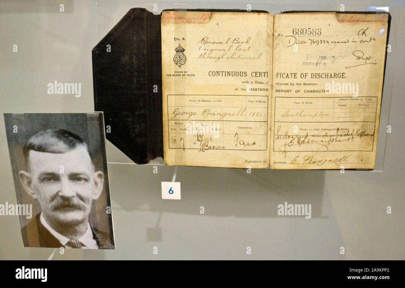 Certificato di discarico continuo, la storia del Titanic, il Museo SeaCity, Southampton, Hampshire, REGNO UNITO Foto Stock