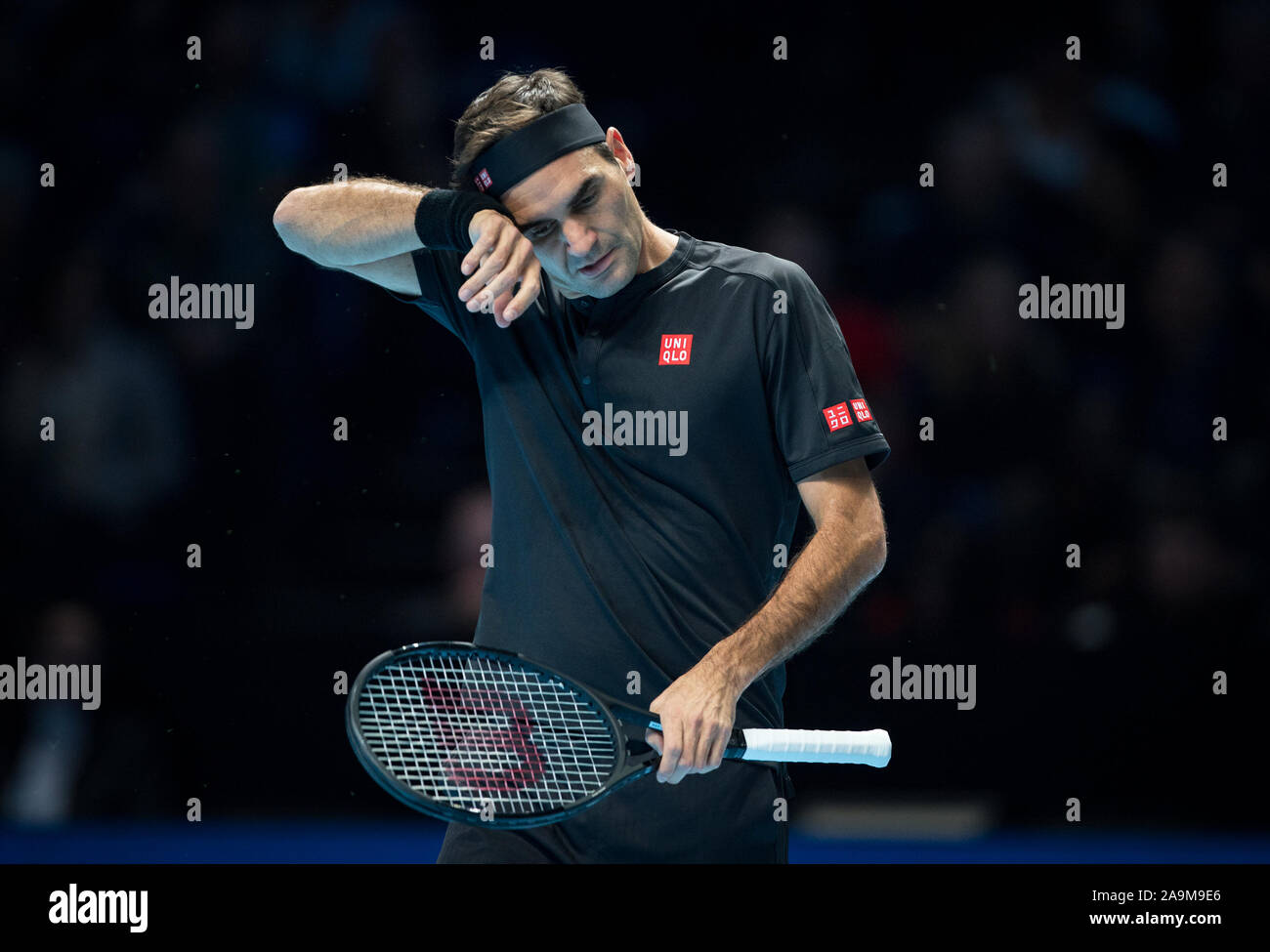 Londra, Regno Unito. Xv Nov, 2019. Roger Federer (Svizzera) durante il suo semi finale perdita durante il Nitto ATP Finals Tennis Londra giorno 6 presso l'O2, Londra, Inghilterra il 15 novembre 2019. Foto di Andy Rowland. Credito: prime immagini multimediali/Alamy Live News Foto Stock