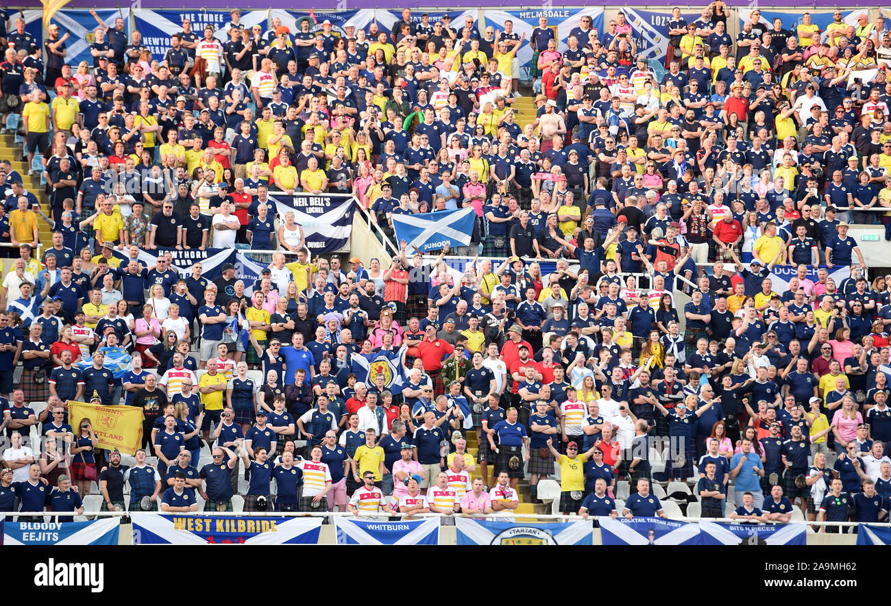 GSP Stadium di Nicosia, Cipro. Xvi Nov, 2019. Il calcio Cipro vs Scozia UEFA EURO 2020 il qualificatore . Scozia vs ventole Cipro Credito: eric mccowat/Alamy Live News Foto Stock
