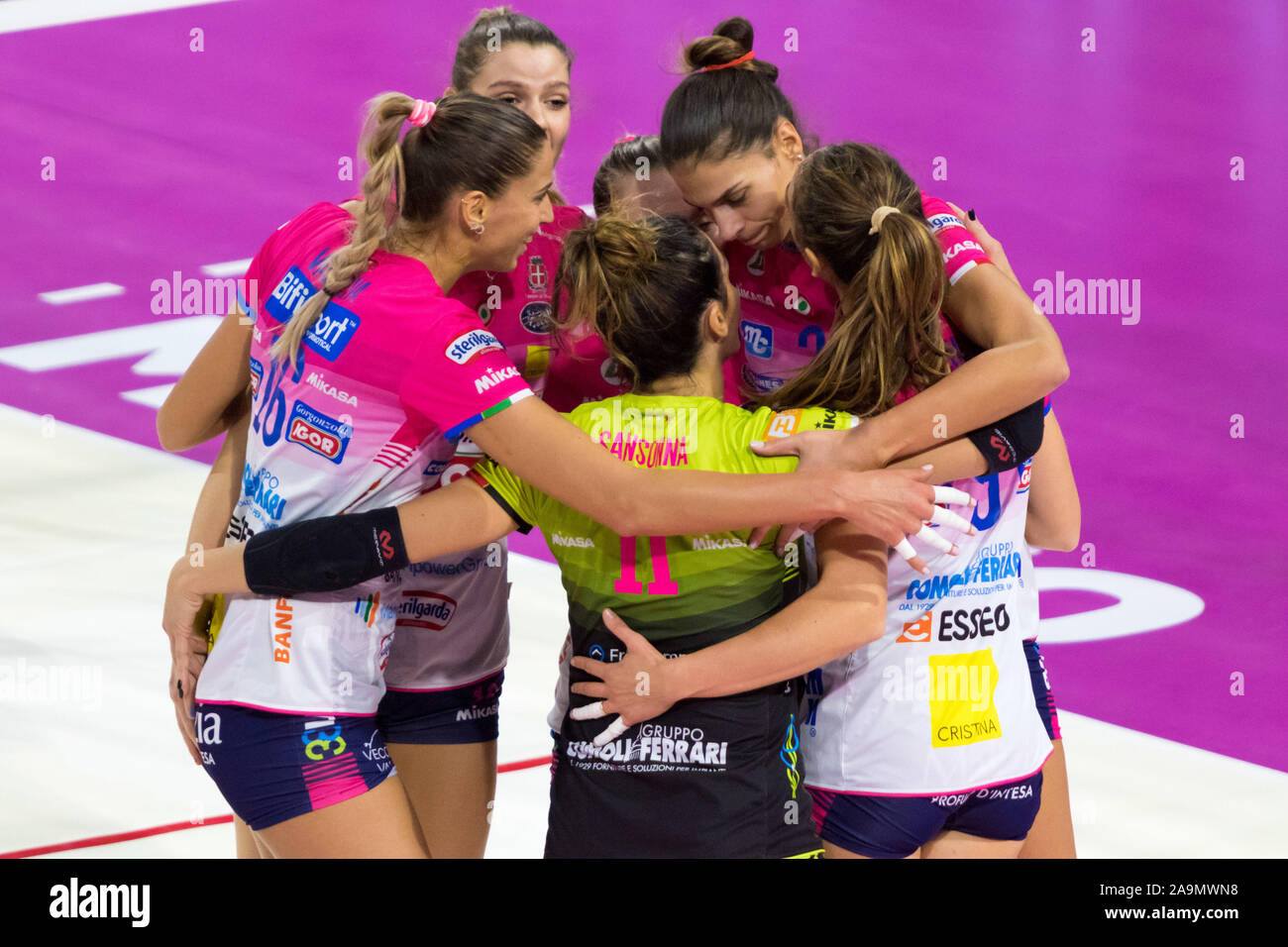 Milano, Italia. Xvi Nov, 2019. La felicità, Igor gorgonzola novara, durante Imoco Volley Conegliano vs Igor Volley Novara, Supercoppa Italiana donne in Milano, Italia, 16 novembre 2019 - LPS/Elisa credito Calabrese: Elisa Calabrese/LP/ZUMA filo/Alamy Live News Foto Stock