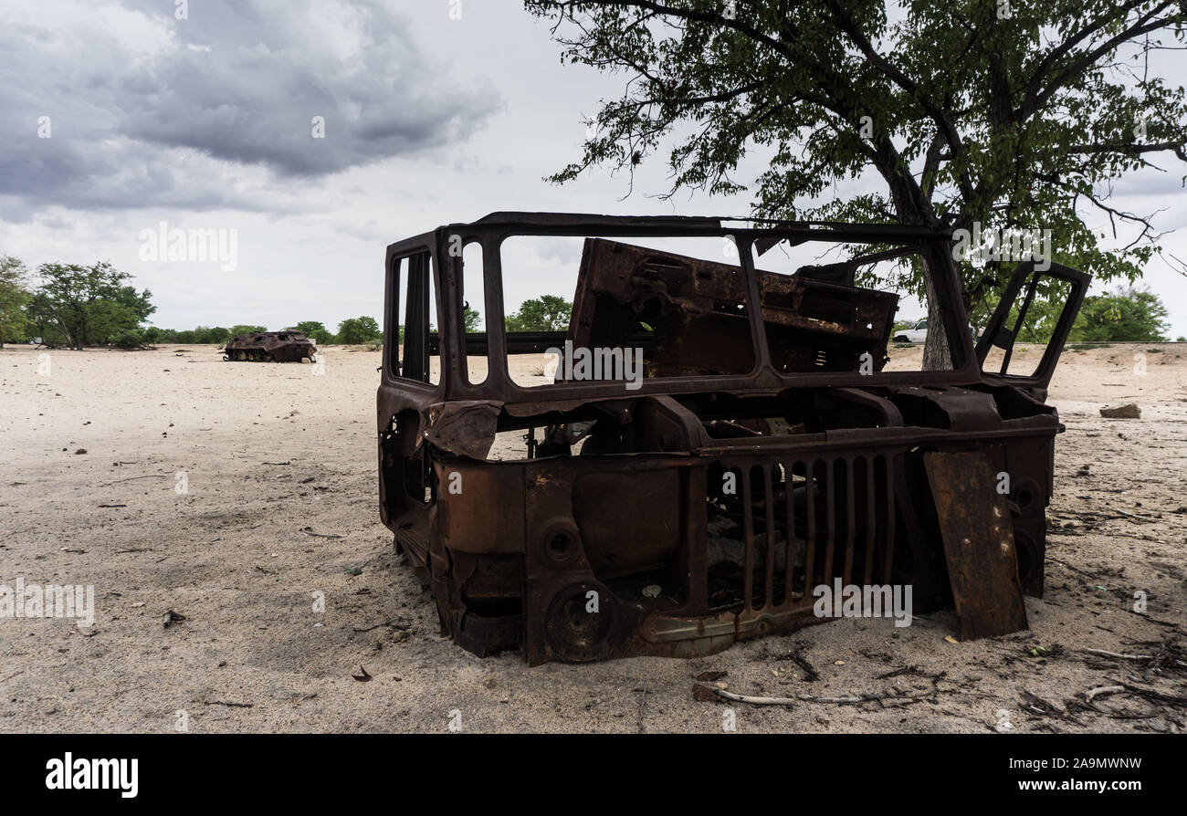 I resti dell'Angola guerra civile giacciono abbandonati nella Provincia del Cunene. Foto Stock