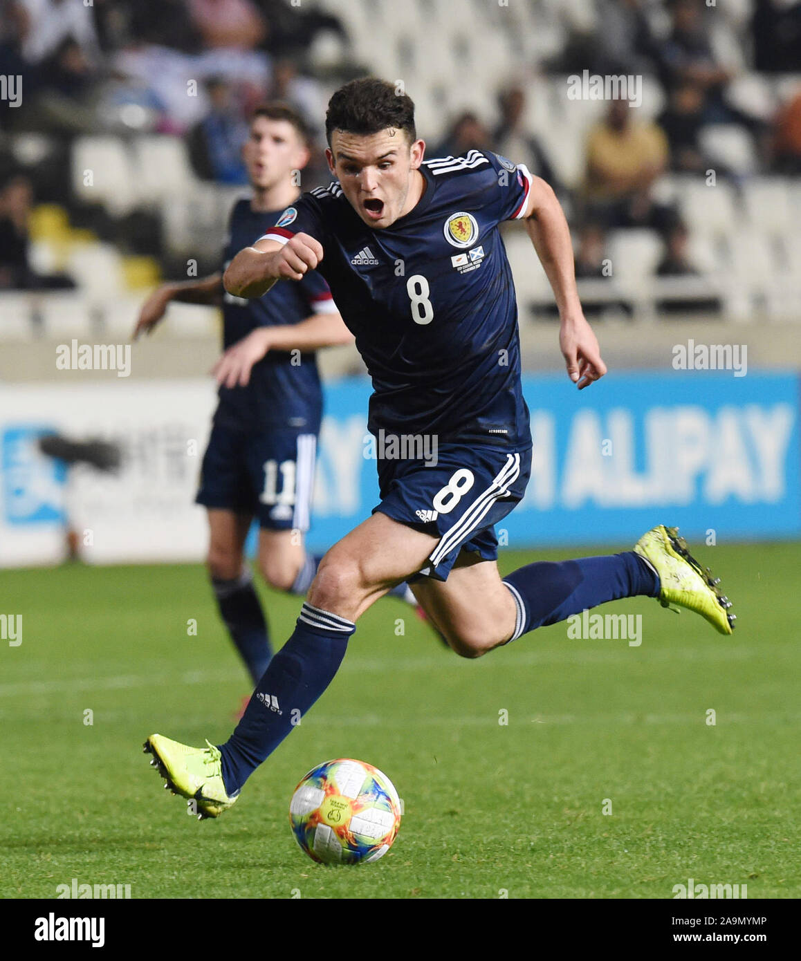 GSP Stadium di Nicosia, Cipro.xvi Novenmber 2019 Calcio Cipro vs Scozia UEFA EURO 2020 il qualificatore . Scotlands Giovanni McGinn vs Cipro Foto Stock