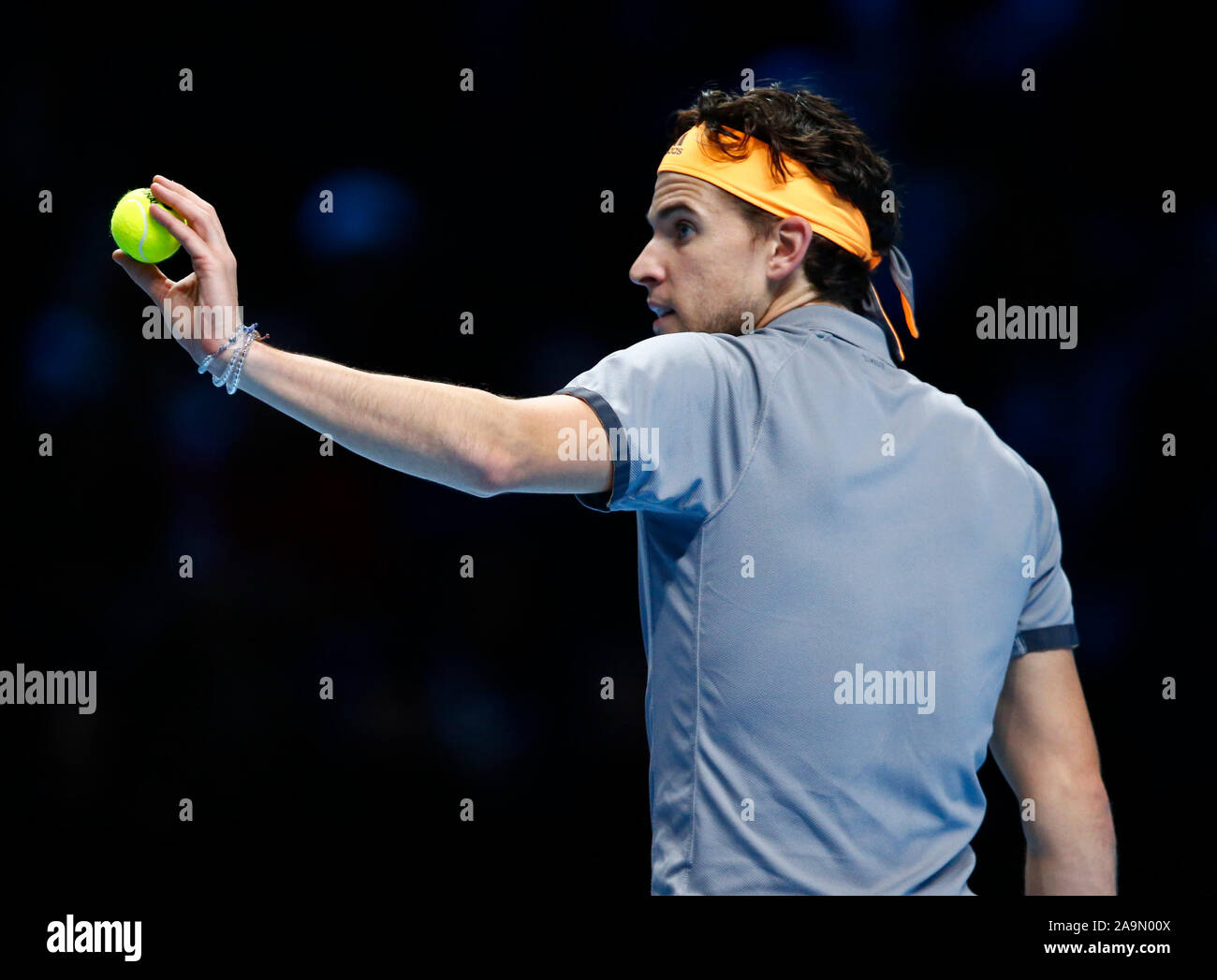 Londra, Regno Unito. 16 Nov 2019. Dominic Thiem (AUT) contro Alexander Zverev durante in azione durante il match Semi-Final Dominic Thiem (AUT) contro Alexander Zverev (GER) Internazionali di Tennis - Nitto ATP World Tour Finals Giorno 3 - Martedì 16 Novembre 2019 - O2 Arena - Londra Credit: Azione Foto Sport/Alamy Live News Foto Stock