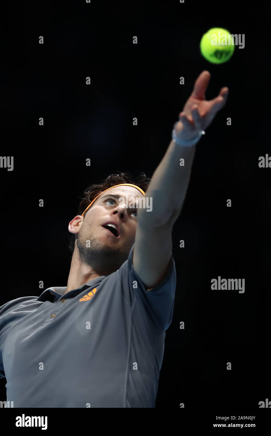 Arena. Londra, Regno Unito. Xvi Nov, 2019. Nitto tennis ATP Finals; Dominic Thiem (Austria) serve a Alexander Zverev (Germania) - Editoriale usare carte di credito: Azione Plus sport/Alamy Live News Foto Stock