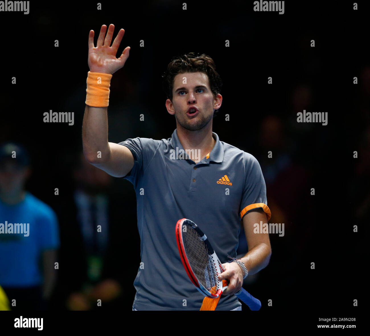 Londra, Regno Unito. 16 Nov 2019. Dominic Thiem (AUT) celebra il suo Alexander Zverev (GER) durante in azione durante il match Semi-Final Dominic Thiem (AUT) contro Alexander Zverev (GER) Internazionali di Tennis - Nitto ATP World Tour Finals Giorno 3 - Martedì 16 Novembre 2019 - O2 Arena - Londra Credit: Azione Foto Sport/Alamy Live News Foto Stock