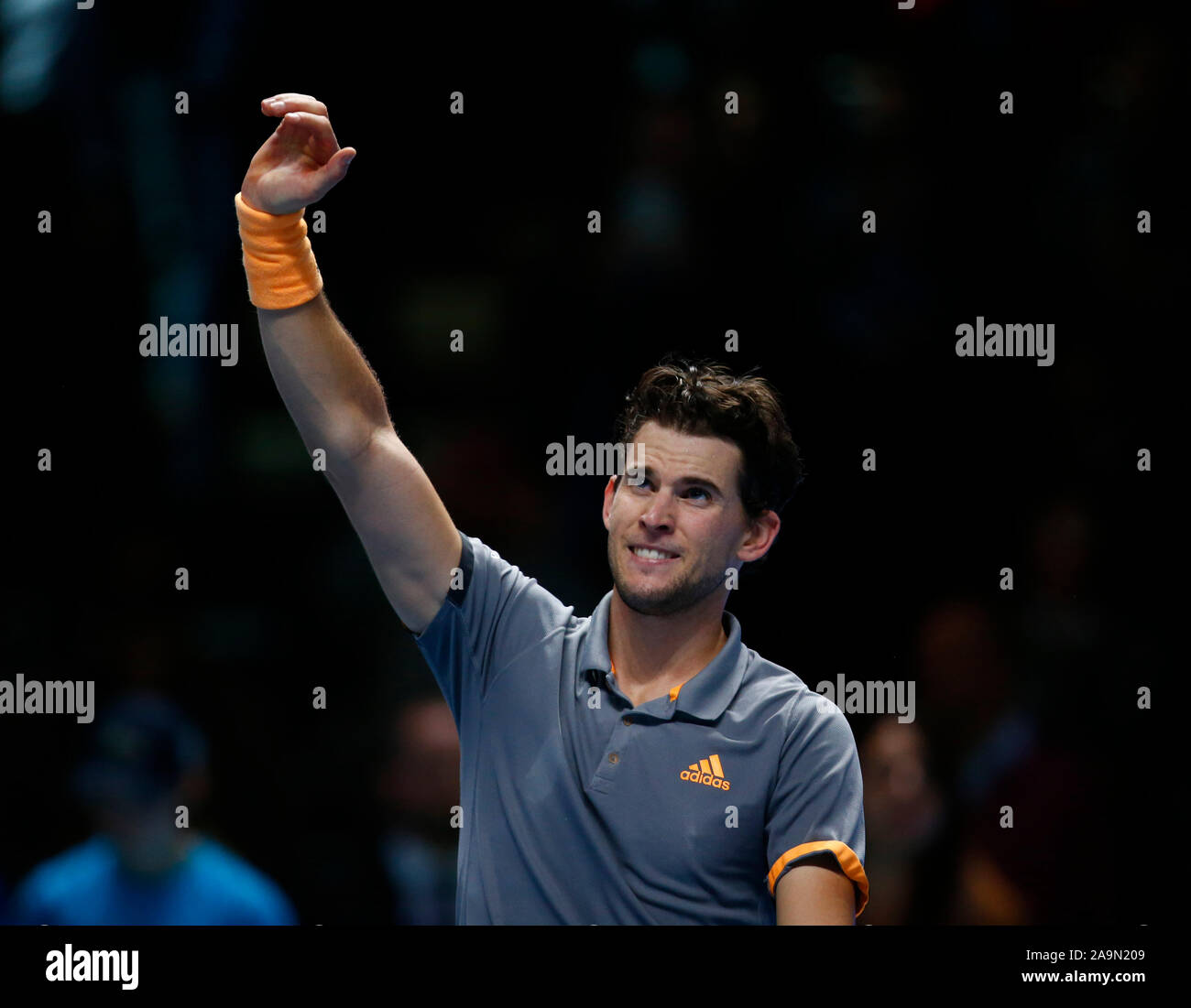 Londra, Regno Unito. 16 Nov 2019. Dominic Thiem (AUT) celebra il suo Alexander Zverev (GER) durante in azione durante il match Semi-Final Dominic Thiem (AUT) contro Alexander Zverev (GER) Internazionali di Tennis - Nitto ATP World Tour Finals Giorno 3 - Martedì 16 Novembre 2019 - O2 Arena - Londra Credit: Azione Foto Sport/Alamy Live News Foto Stock