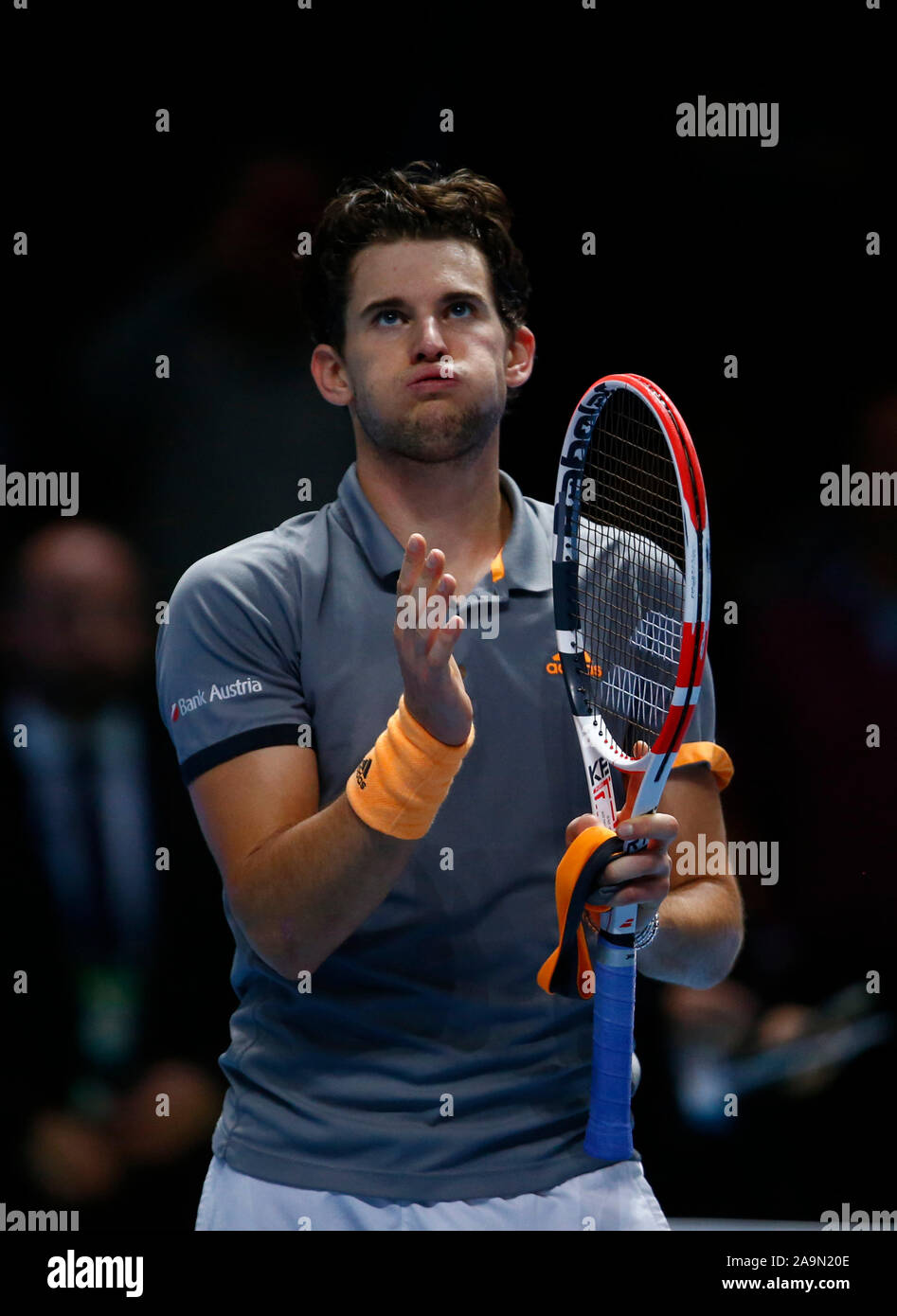 Londra, Regno Unito. 16 Nov 2019. Dominic Thiem (AUT) celebra il suo Alexander Zverev (GER) durante in azione durante il match Semi-Final Dominic Thiem (AUT) contro Alexander Zverev (GER) Internazionali di Tennis - Nitto ATP World Tour Finals Giorno 3 - Martedì 16 Novembre 2019 - O2 Arena - Londra Credit: Azione Foto Sport/Alamy Live News Foto Stock
