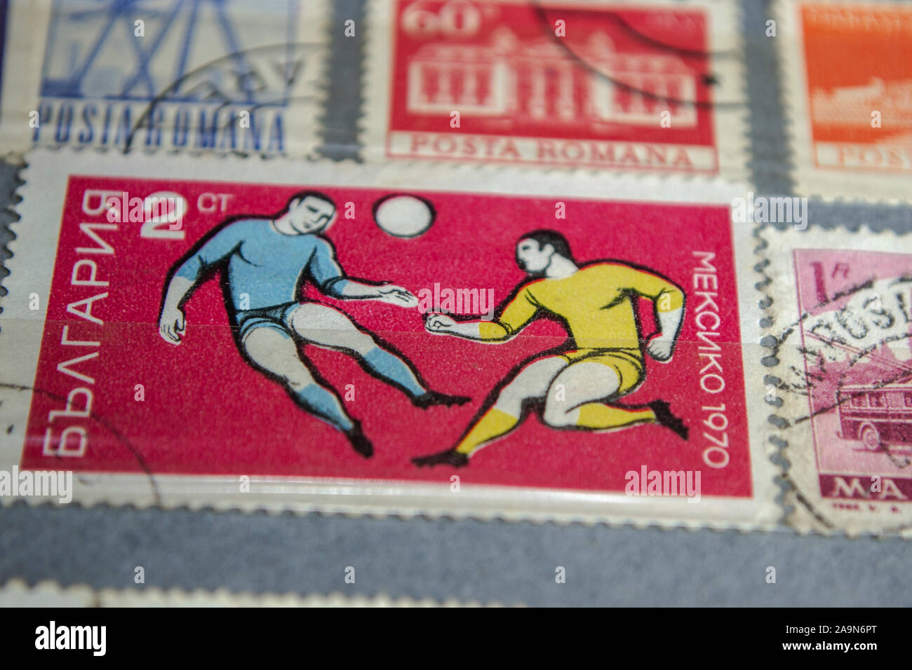 Vecchio vintage Bulgaria francobollo dedicato alla Coppa del Mondo FIFA in Messico nel 1970 Foto Stock