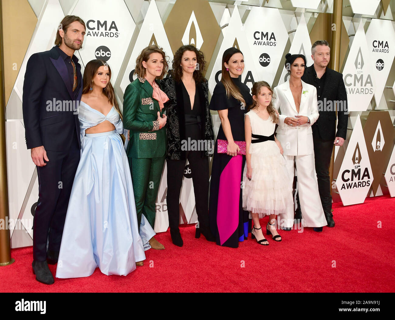 Novembre 13, 2019, Nashville, Tennessee, Stati Uniti d'America: Ryan Hurd, Maren Morris, Brandi Carlile, Catherine Pastore, Natalie Hemby, Amanda Shires, Jason Isbell. 53annuale di CMA Awards, Musica Country più grande notte, tenutosi a Music City Center.13 Novembre 2019 - Nashville, Tennessee - Ryan Hurd, Maren Morris, Brandi Carlile, Catherine Pastore, Natalie Hemby, Amanda Shires, Jason Isbell, Il Highwomen. 53annuale di CMA Awards, Musica Country più grande notte, tenutosi a Music City Center. (Credito Immagine: © Laura Farr/AdMedia via ZUMA filo) Foto Stock