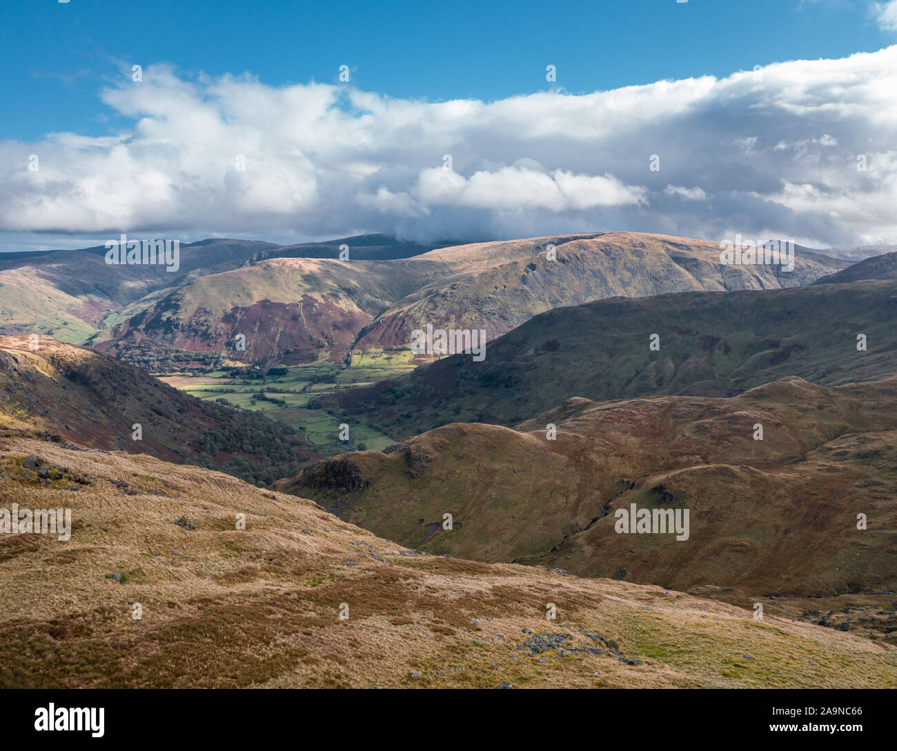 Riprese aeree su Stangs e alta Hartsop Dodd a piovosa giornata autunnale nel Lake District UK Foto Stock