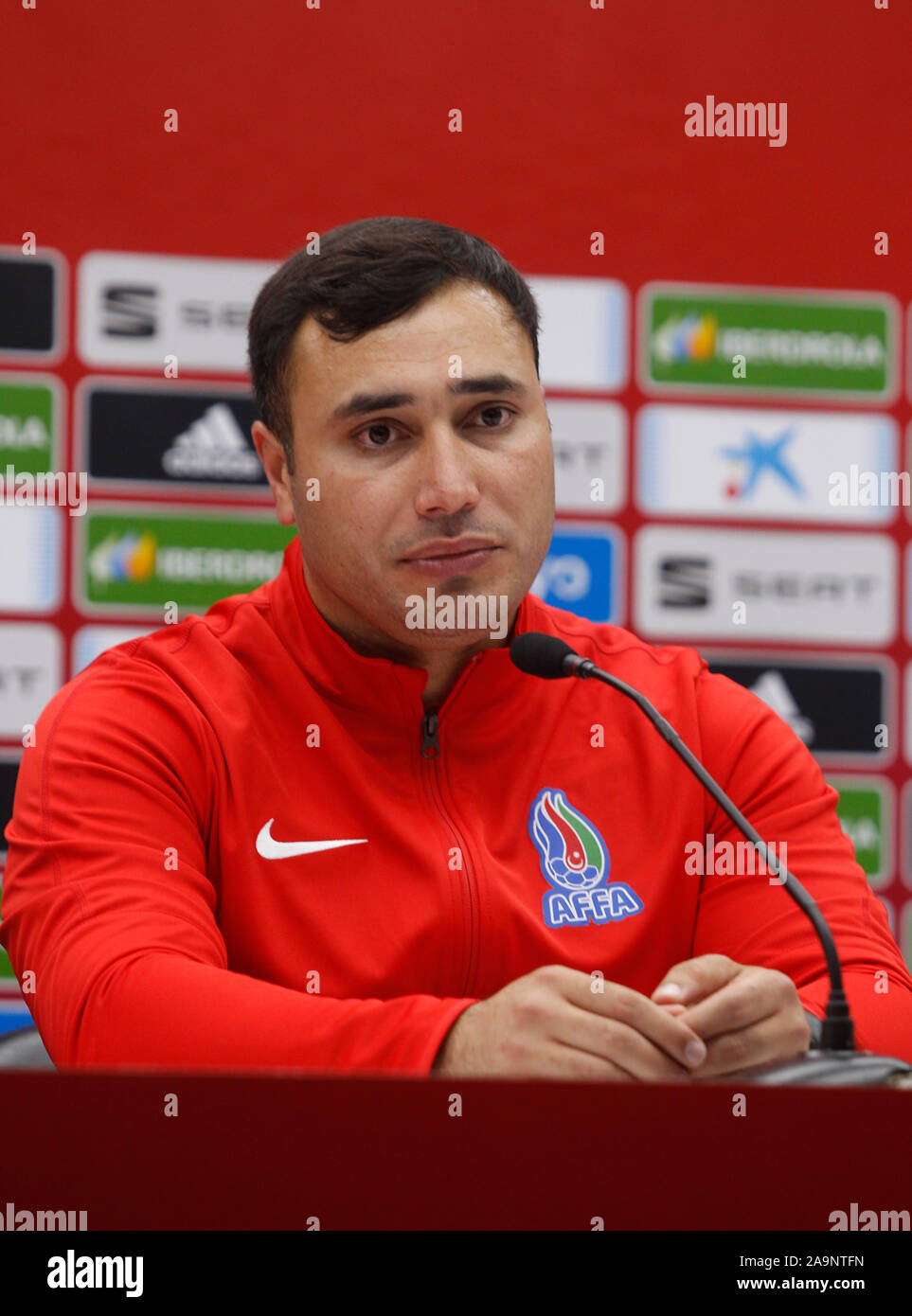 Coruna, Spagna.Siyasat Asgarov, Azerbaiyán donna allenatore di calcio a Stadio Riazor A Coruna .Spagna- Azerbaiyán sulla loro UEFA donna Euro 2021 Foto Stock