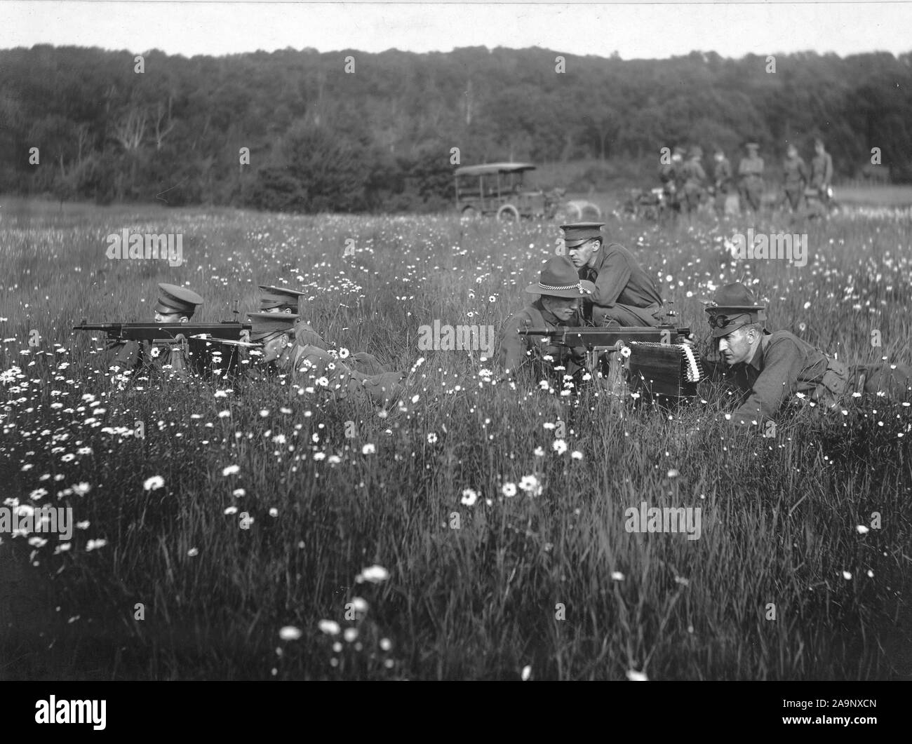 Prima batteria della moto di N.J. utilizzando Colt-Martin a fuoco rapido pistola. 1917 ca. 1917 Foto Stock