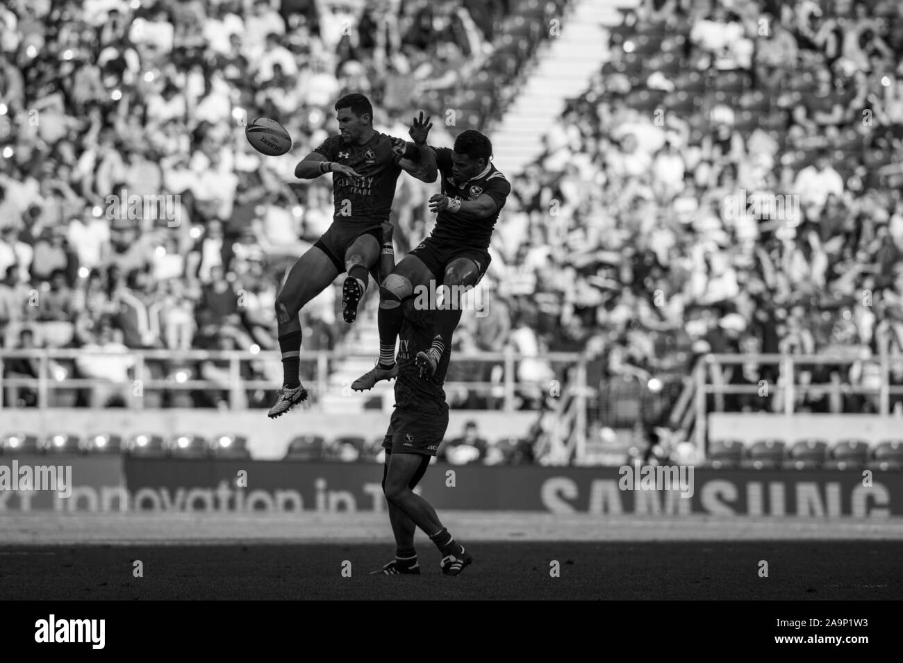 Twickenham, SURREY REGNO UNITO. Alta a sinistra, canadese, Justin DOUGLAS,andando per la palla alta durante i playoff 3/4 gioco USA vs Canada presso il '2017 HSBC Londra Rugby Sevens', Domenica 21/05/2017 RFU. Stadio di Twickenham Inghilterra [Credito Pietro SPURRIER/Intersport immagini] Foto Stock