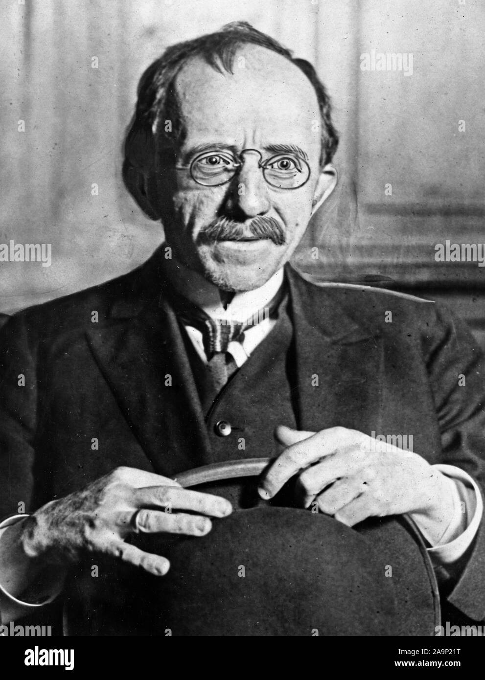 Philadelphia tedesco ufficiale della carta diventa carcere. Herman Lemke, business manager di Philadelphia Tageblatt, una lingua Tedesca giornale, che è stato condannato a una carica di violazione di spionaggio in atto è stato condannato a servire due anni nel penitenziario di Atlanta. Egli è stato rilasciato su su cauzione di 10.000 dollari in attesa di un appello per gli Stati Uniti La Corte suprema. Foto Stock