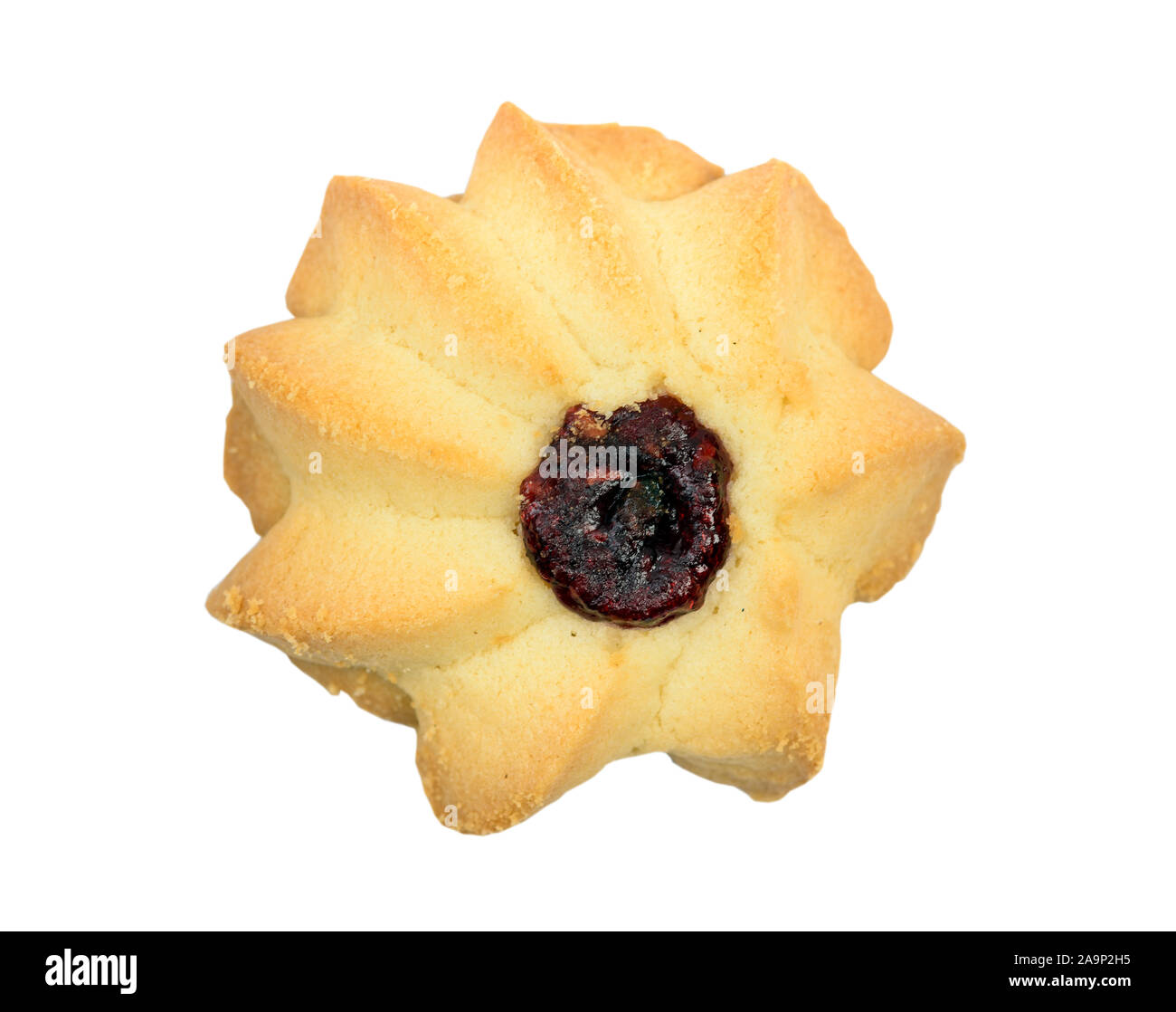 Biscotti fatti in casa con la marmellata isolati su sfondo bianco vista superiore Foto Stock