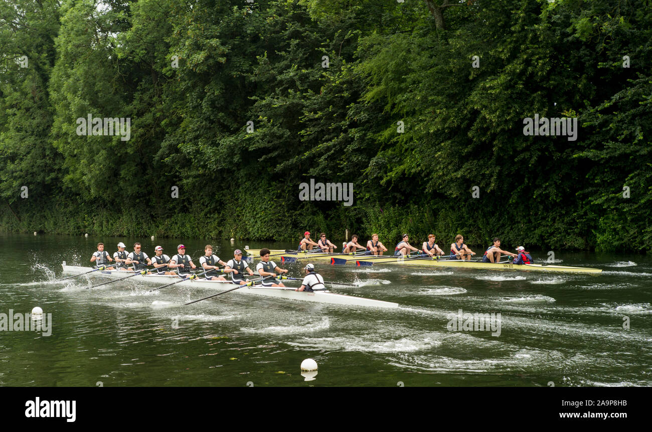 Henley-on-Thames. Regno Unito. Il calore della Principessa Elisabetta Challenge Cup, Oxon, Kings School Chester e Winchester College. 2017 Henley Royal Regatta, Henley raggiungere, sul fiume Tamigi. 08:10:52 Mercoledì 28/06/2017 [Obbligatorio di credito. Peter SPURRIER/Intersport immagini. Foto Stock