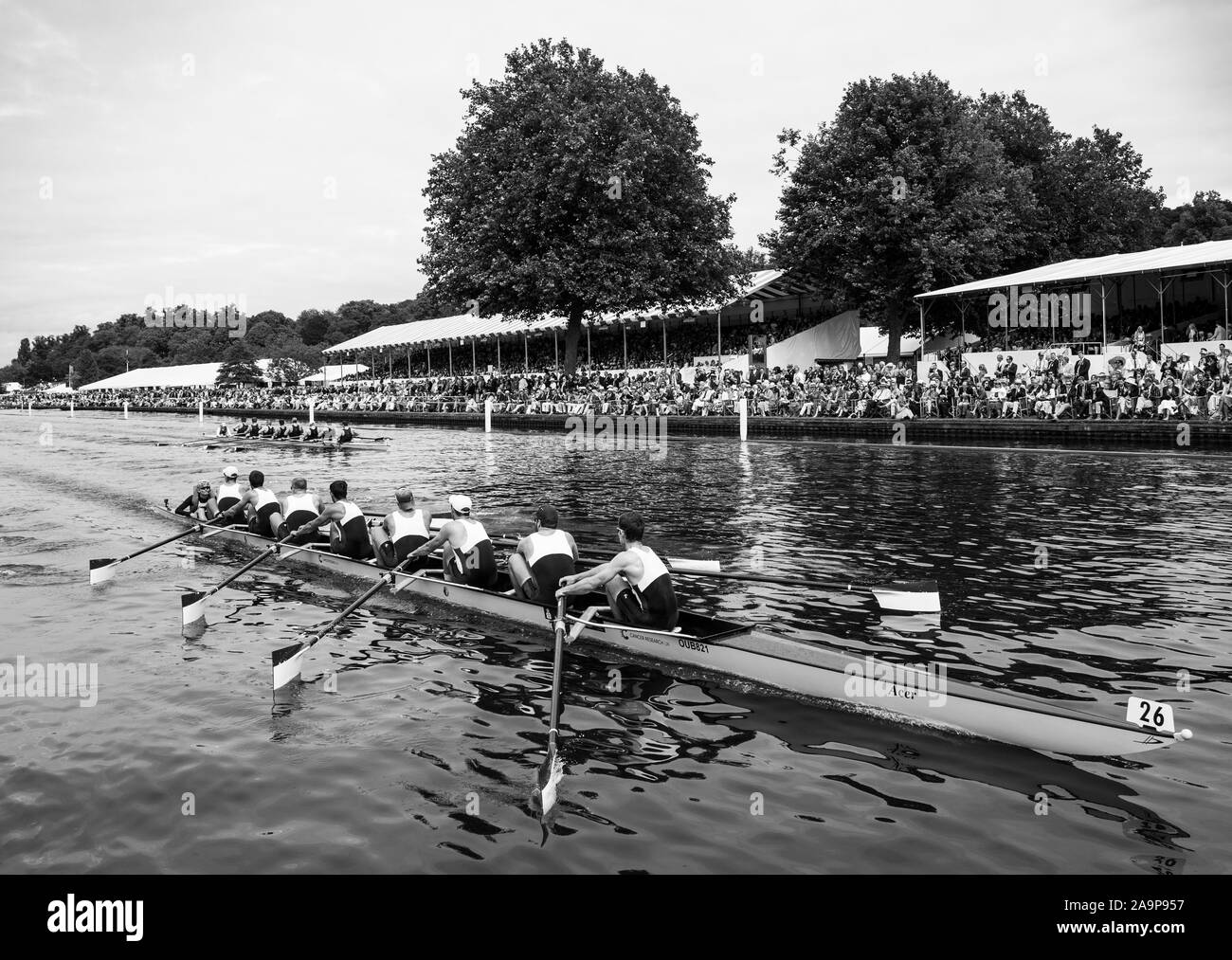 Henley-on-Thames. Regno Unito. Onorevoli Challenge Cup, Brown University (USA), passando il progresso bordo durante il loro calore vincente di progresso da Sat Semi Finale. 2017 Henley Royal Regatta, Henley raggiungere, sul fiume Tamigi. 15:06:10 Venerdì 30/06/2017 [Obbligatorio di credito. Peter SPURRIER/Intersport immagini. Foto Stock