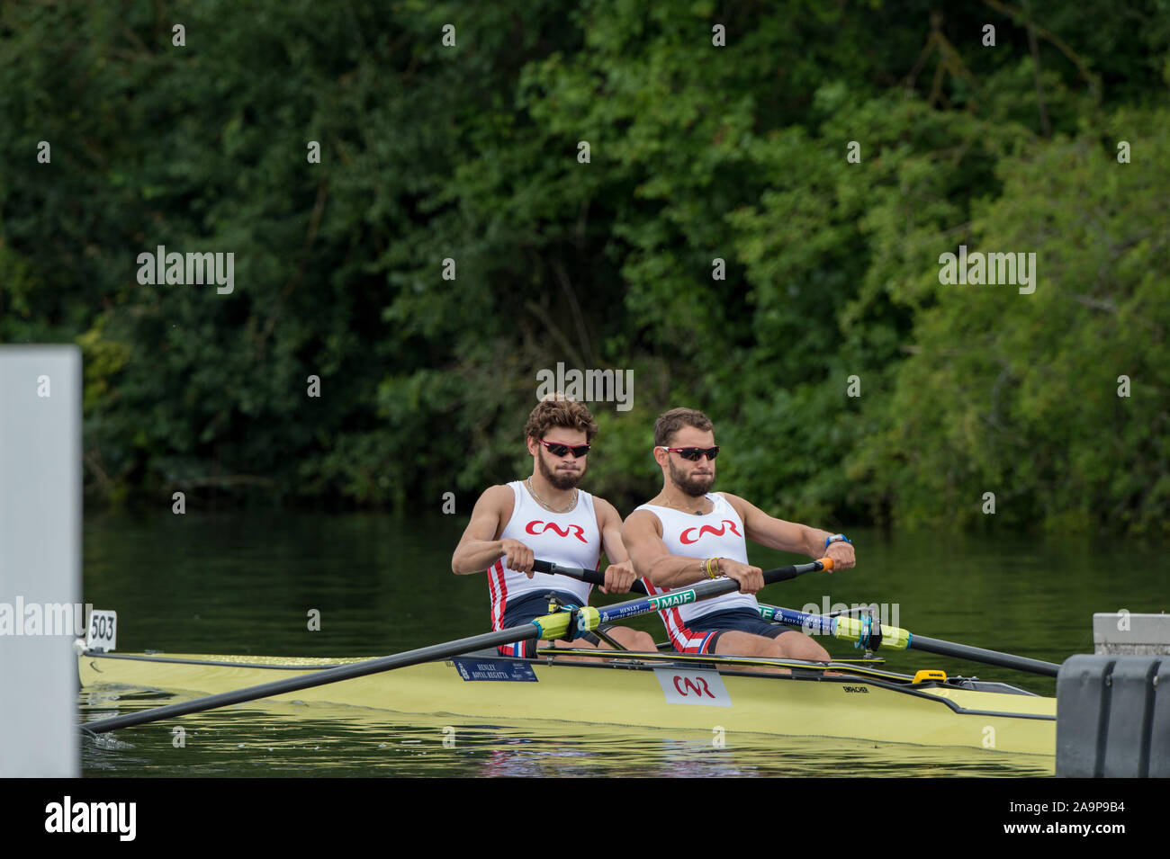 Henley-on-Thames. Regno Unito. Calici d'argento e' Nickalls Challenge Cup [uomini coppia] Club France FRA, M2-. bow V ONFROY e ONFROY T. 2017 Henley Royal Regatta, Henley raggiungere, sul fiume Tamigi. 11:19:47 Sabato 01/07/2017 [Obbligatorio di credito. Peter SPURRIER/Intersport immagini. Foto Stock