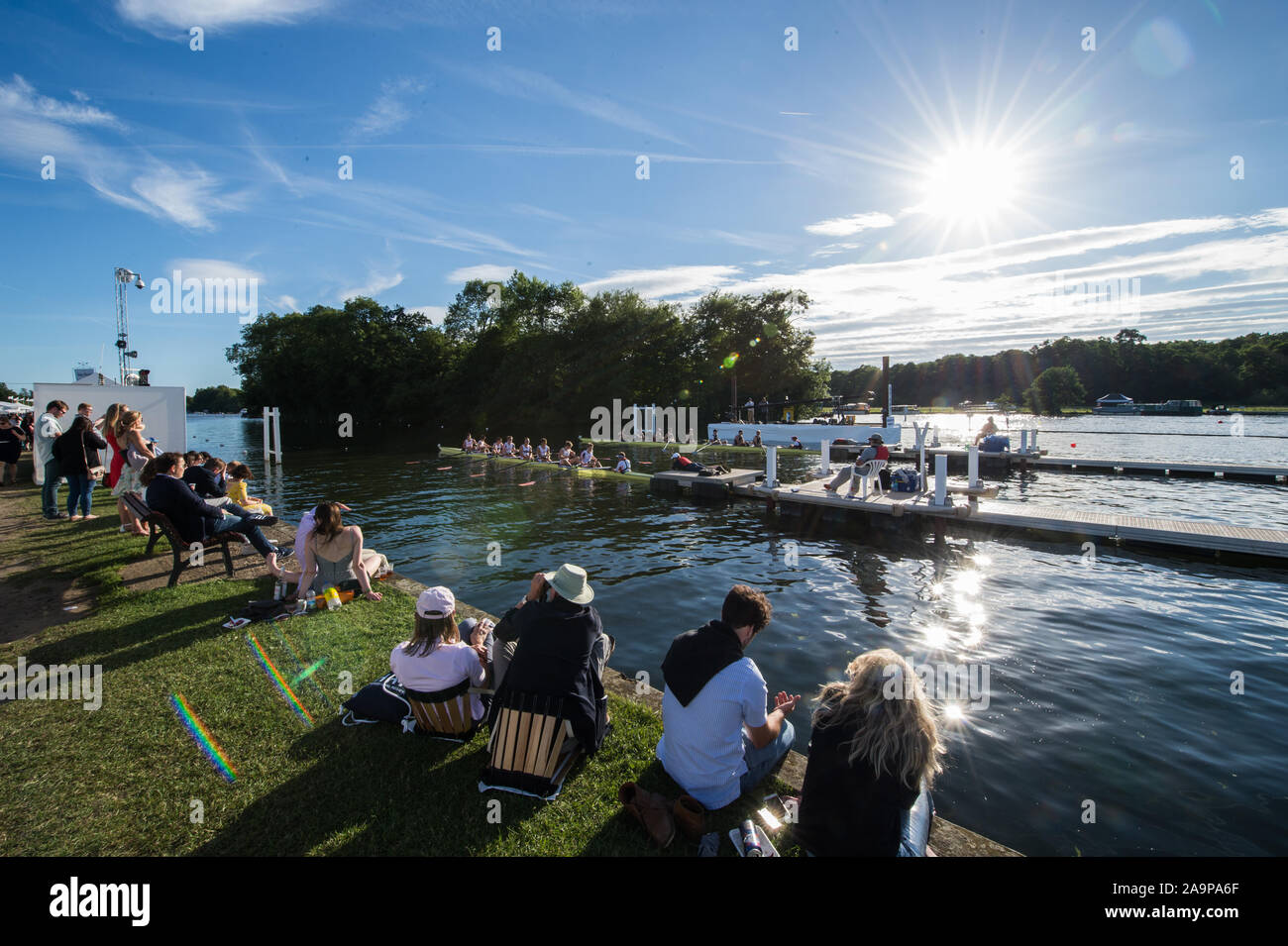 Henley-on-Thames. Regno Unito. Vista generale, zona di avvio. 2017 Henley Royal Regatta, Henley raggiungere, sul fiume Tamigi. 18:56:02 Sabato 01/07/2017 [Obbligatorio di credito. Peter SPURRIER/Intersport immagini. Foto Stock