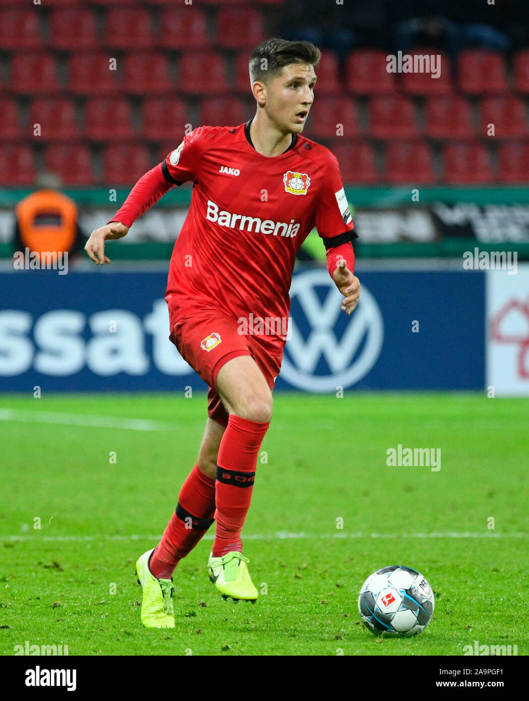 BayArena Leverkusen Germania, 29.10.2019, calcio: Tedesco DFB Cup stagione 2019/20, giornata 2, Bayer 04 Leverkusen (B04) vs SC Paderborn 07 (PPB); Panagiotis Retsos (B04) DFB REGOLAMENTI VIETANO QUALSIASI USO DI FOTOGRAFIE come sequenze di immagini e/o quasi-VIDEO Foto Stock