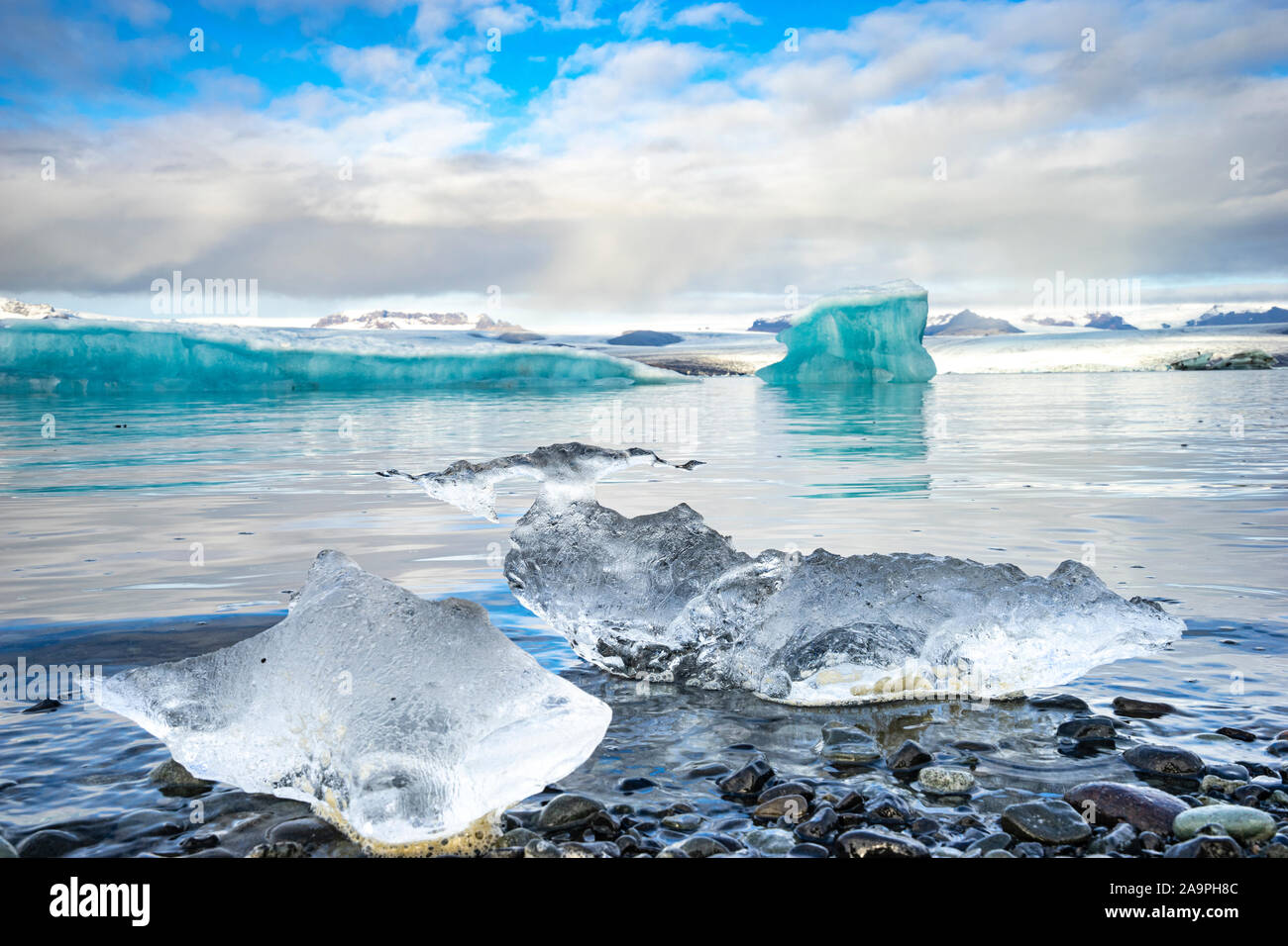 Impressionante paesaggio di ghiaccio del ghiacciaio Jökulsárlón laguna in Islanda Foto Stock