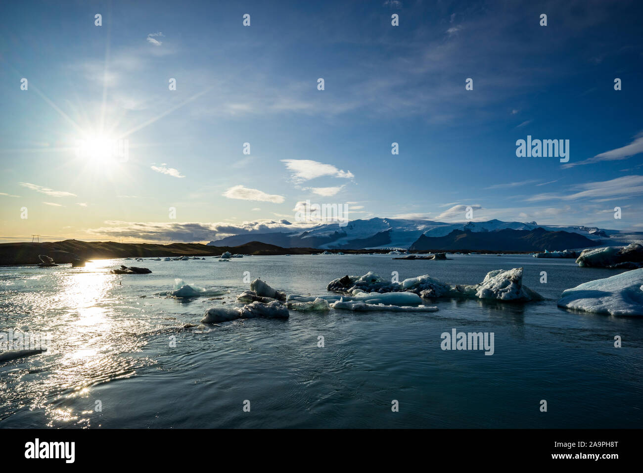 Impressionante paesaggio di ghiaccio del ghiacciaio Jökulsárlón laguna in Islanda Foto Stock