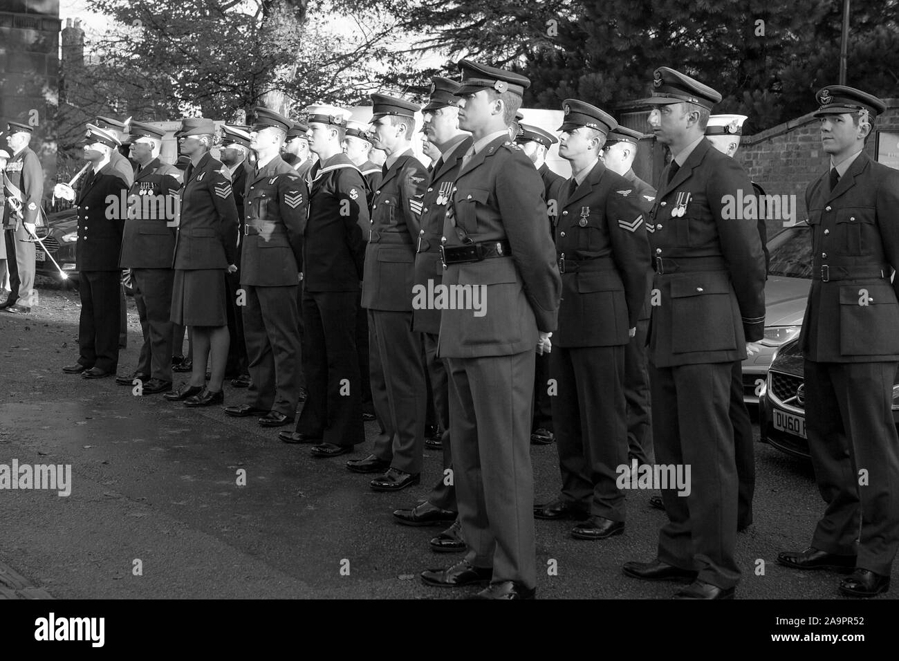 Ricordo domenica commemorazioni presso il St Chad's Chiesa a Shrewsbury. RAF, della marina militare e il personale dell'esercito visualizzati qui presenti. Foto Stock