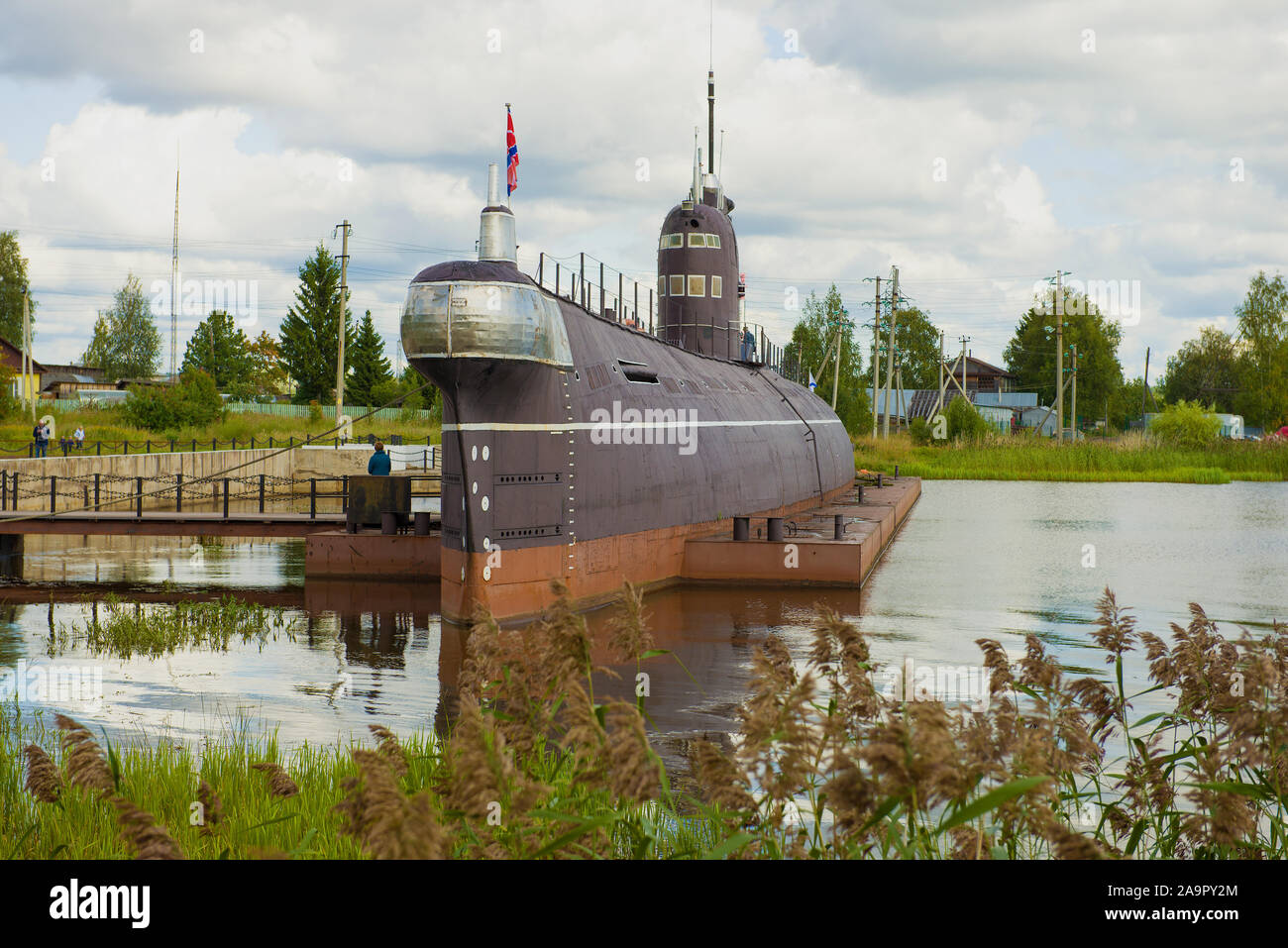 VYTEGRA, RUSSIA - Agosto 16, 2019: sottomarino sovietico B-440 su un nuvoloso giorno di agosto. Museo della città di Vytegra Foto Stock