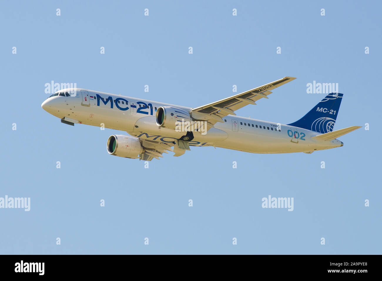 ZHUKOVSKY, Russia - 30 agosto 2019: nuova Federazione aerei passeggeri MS-21 (numero di coda 73053) prima dello sbarco. Un frammento di una dimostrazione di volo a Foto Stock