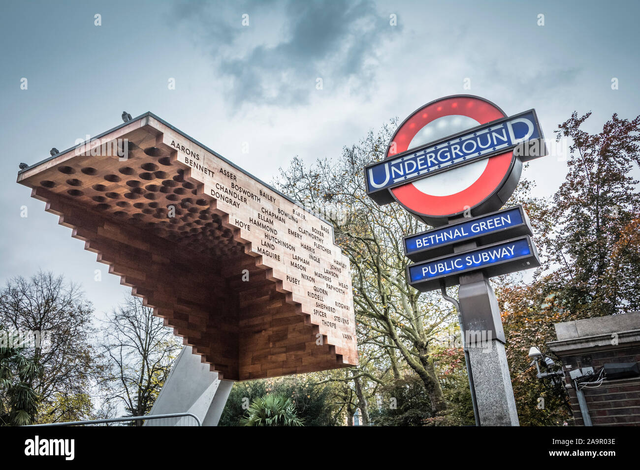 Bethnal Green Public Subway Memorial by Arboreal Architecture, Bethnal Green Underground Station, Londra, Inghilterra, Regno Unito Foto Stock